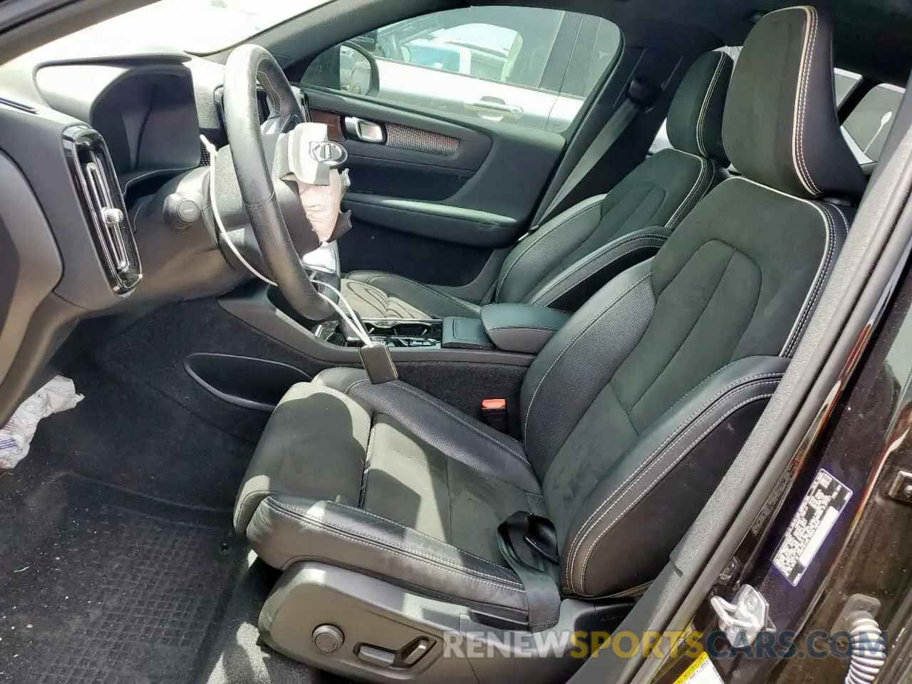 7 Photograph of a damaged car YV4162UMXM2455151 VOLVO XC40 2021
