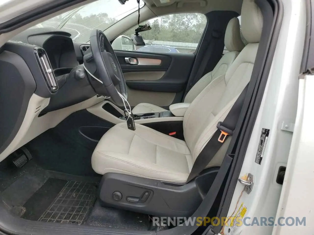 7 Photograph of a damaged car YV4AC2HK5M2475938 VOLVO XC40 2021