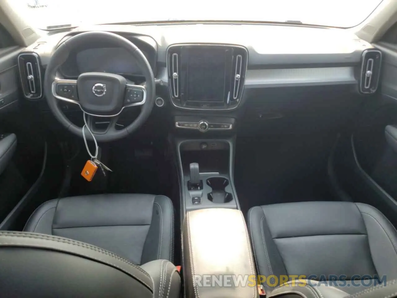 8 Photograph of a damaged car YV4AC2HK8M2453948 VOLVO XC40 2021