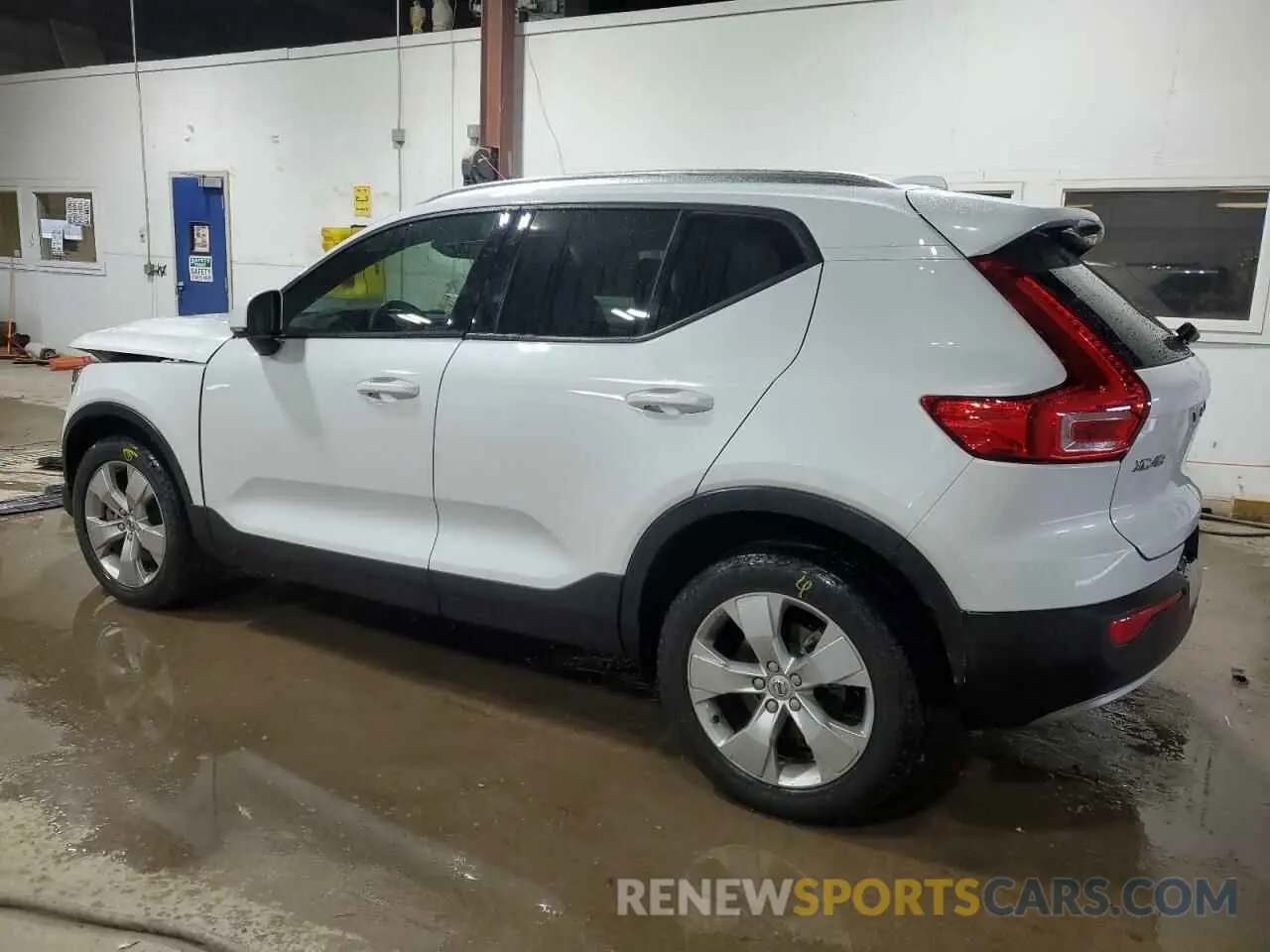 2 Photograph of a damaged car YV4AC2HK8M2603055 VOLVO XC40 2021