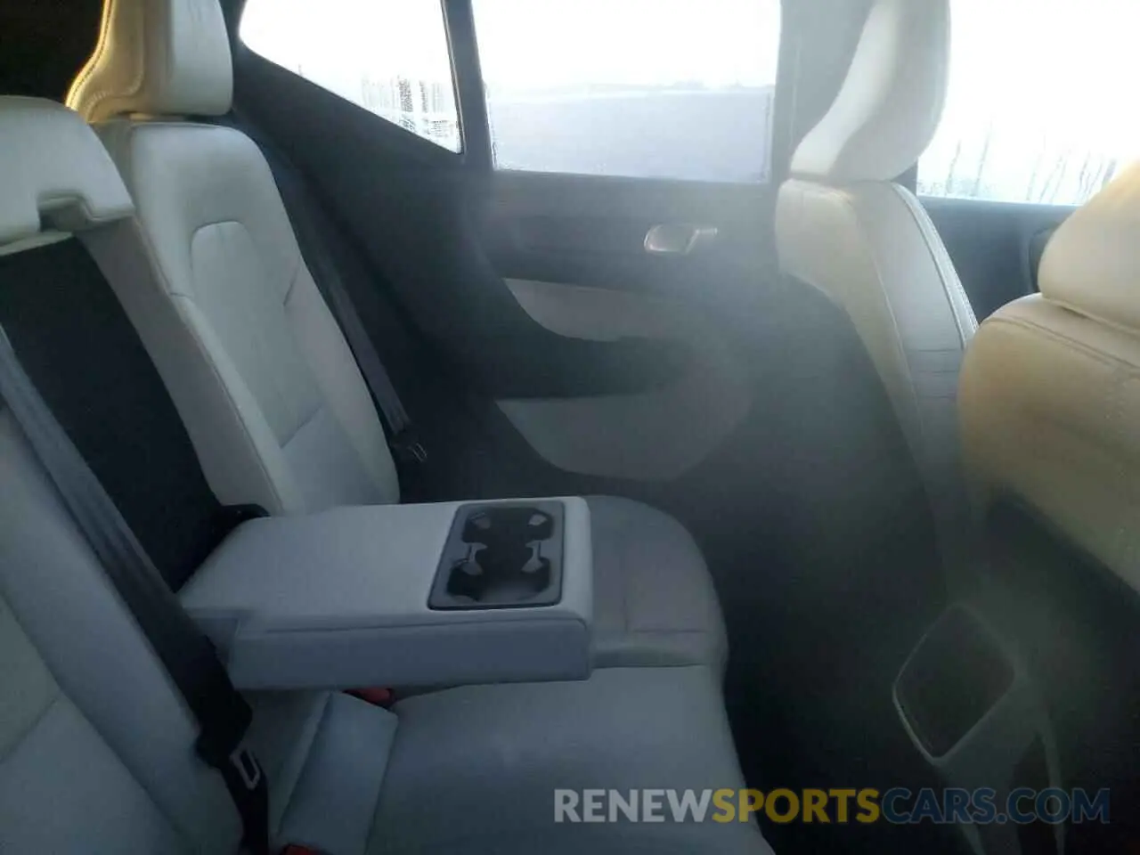 10 Photograph of a damaged car YV4AC2HKXM2430316 VOLVO XC40 2021