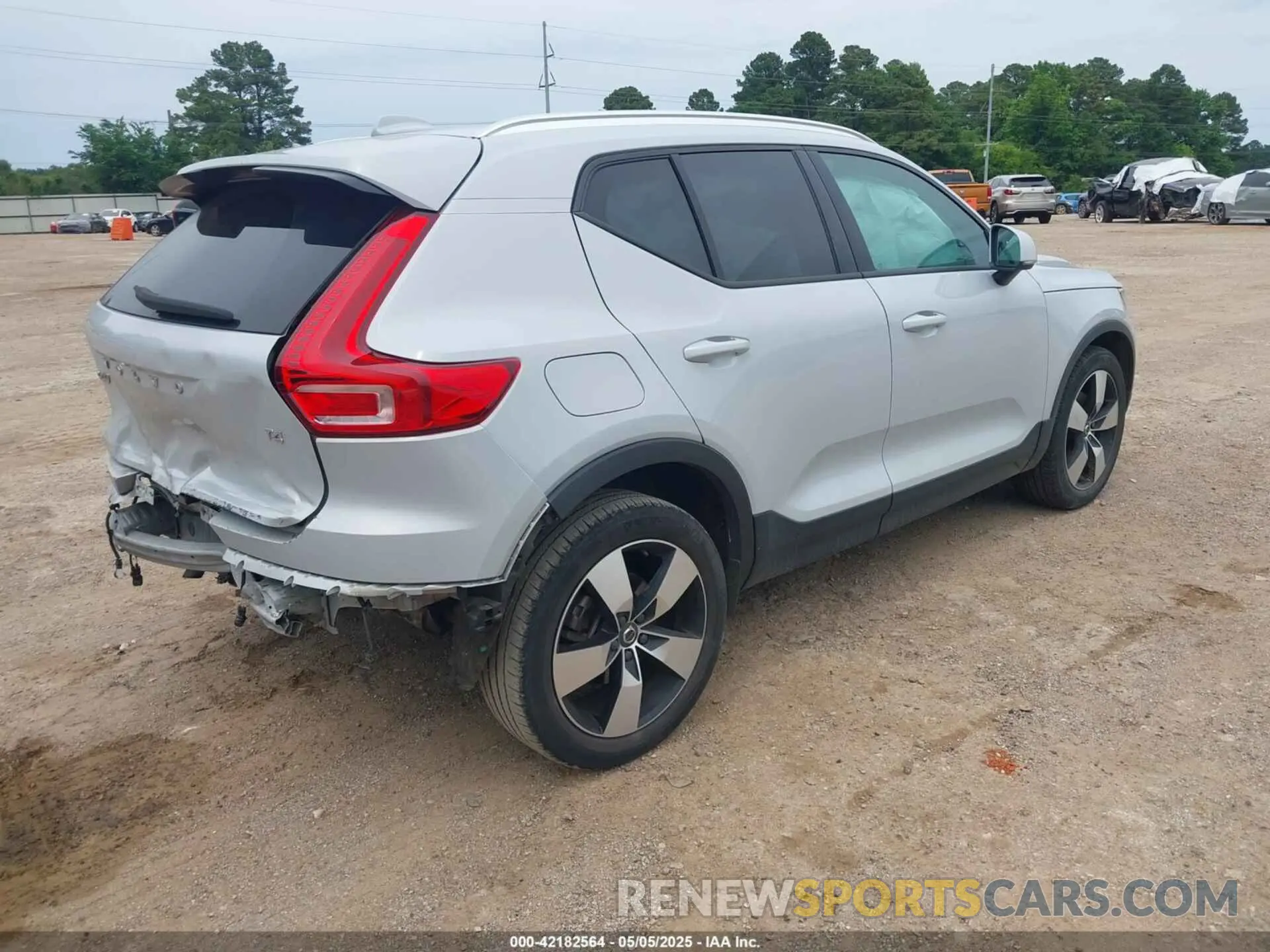 4 Photograph of a damaged car YV4AC2HKXM2464627 VOLVO XC40 2021