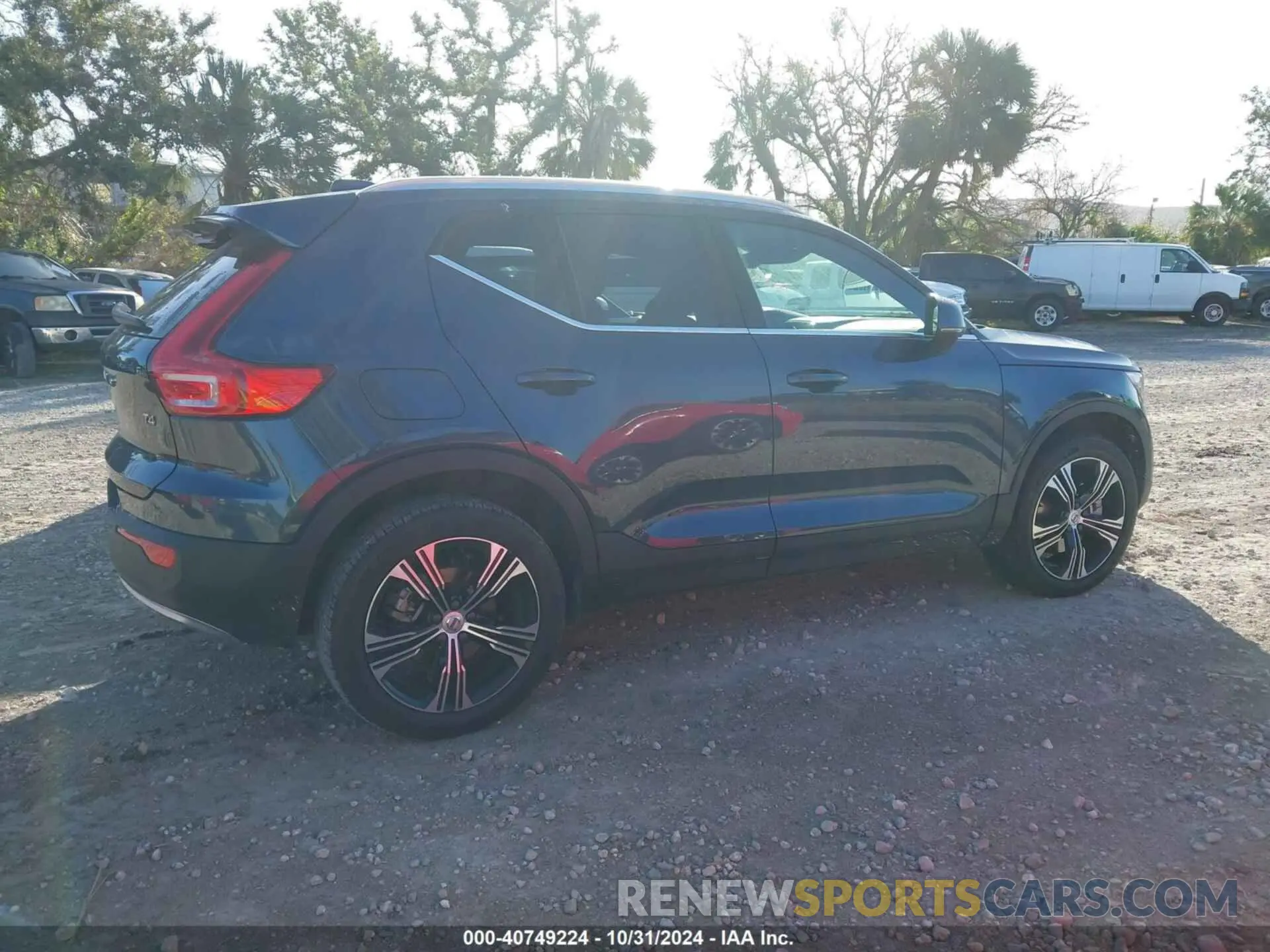 13 Photograph of a damaged car YV4AC2HL8M2490927 VOLVO XC40 2021