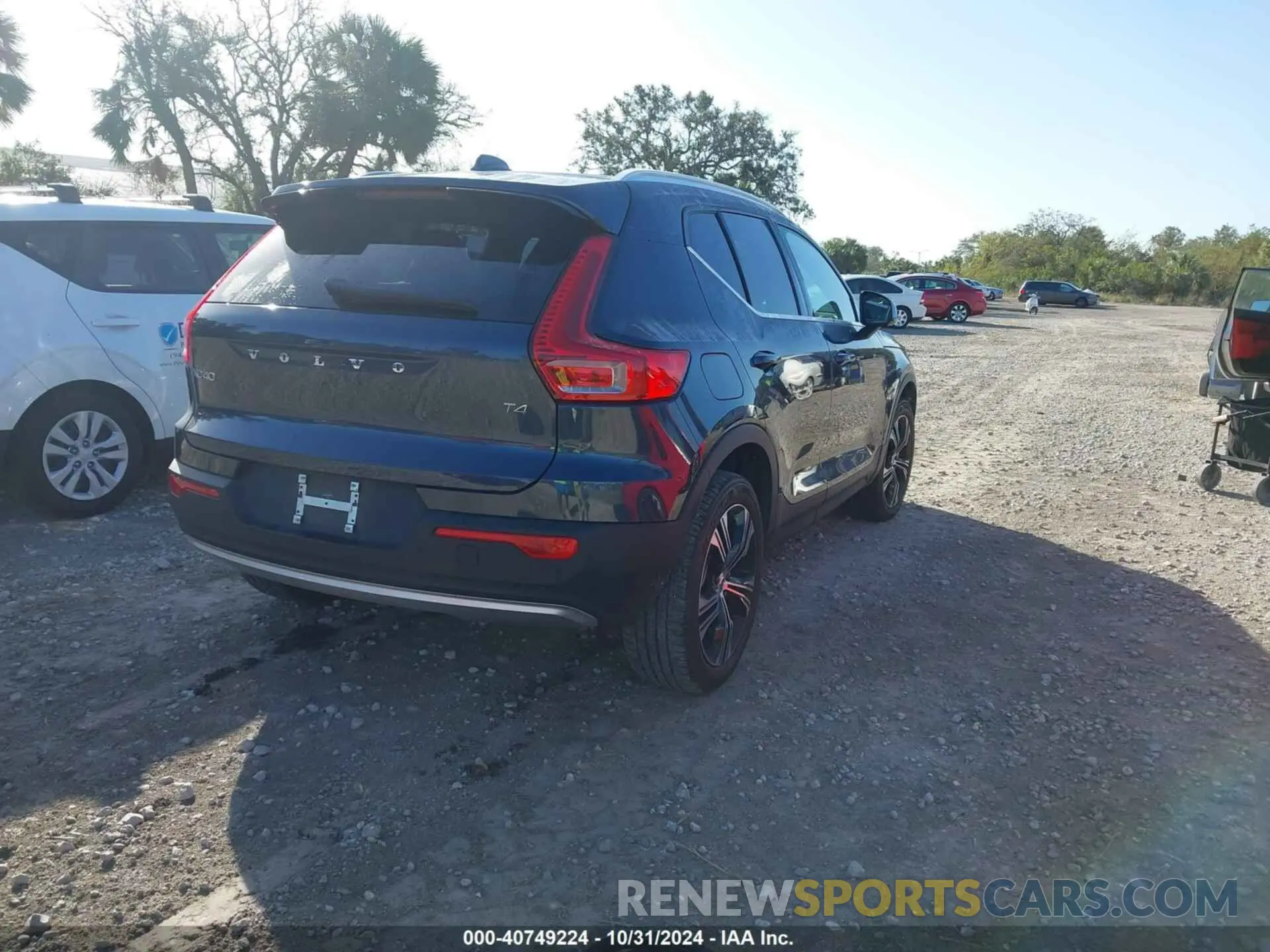 4 Photograph of a damaged car YV4AC2HL8M2490927 VOLVO XC40 2021