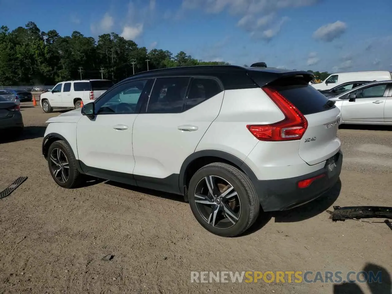 2 Photograph of a damaged car YV4AC2HM3M2537869 VOLVO XC40 2021