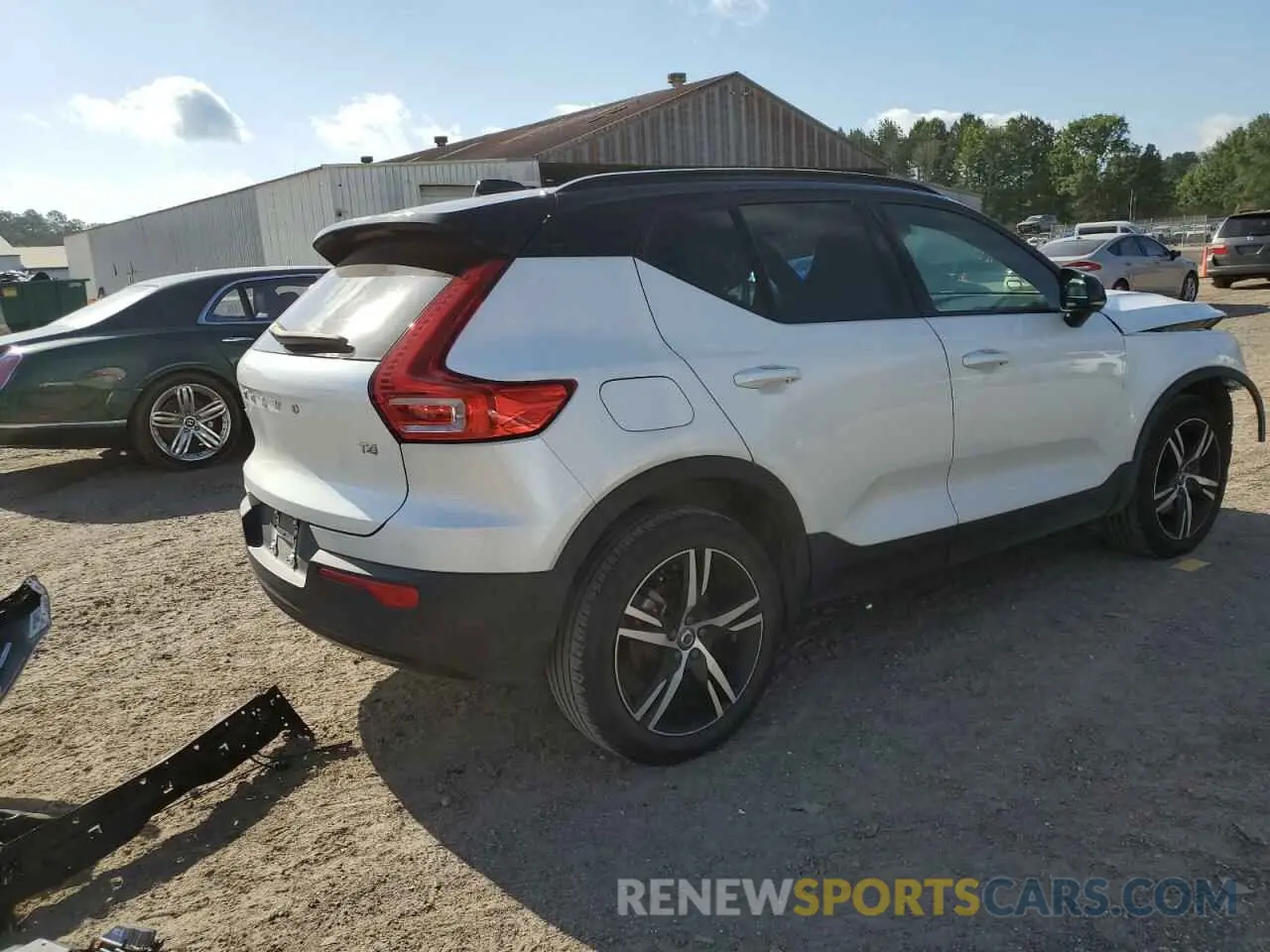3 Photograph of a damaged car YV4AC2HM3M2537869 VOLVO XC40 2021