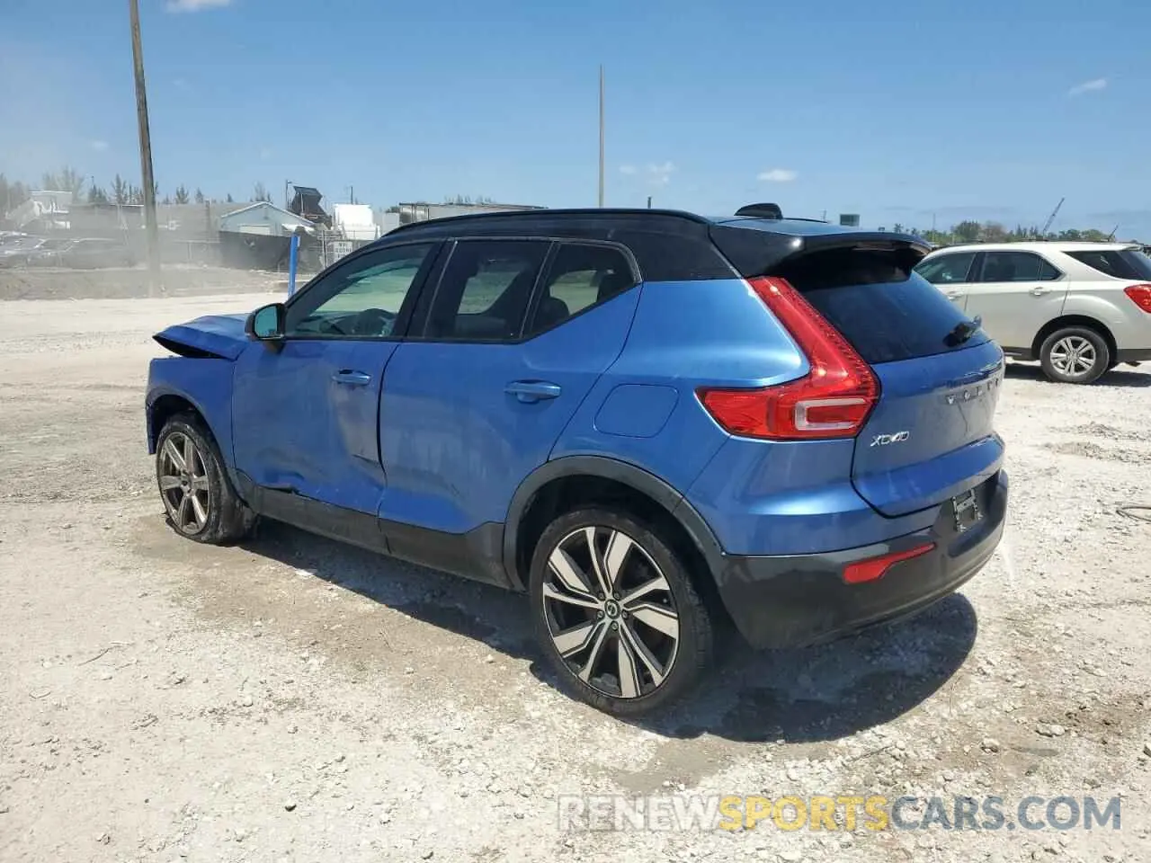 2 Photograph of a damaged car YV4ED3UR2M2558167 VOLVO XC40 2021