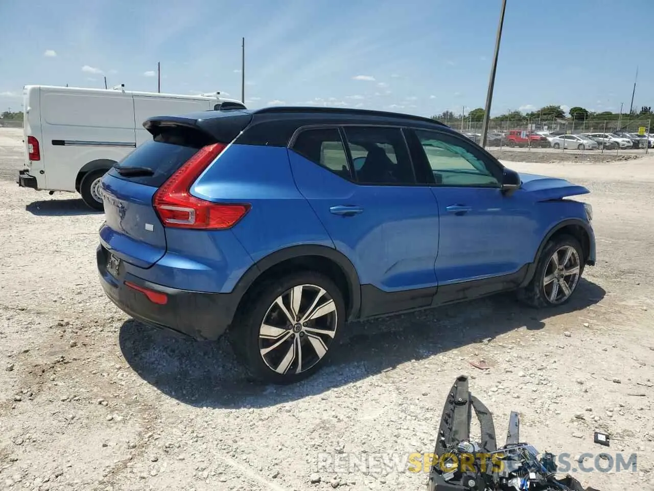3 Photograph of a damaged car YV4ED3UR2M2558167 VOLVO XC40 2021