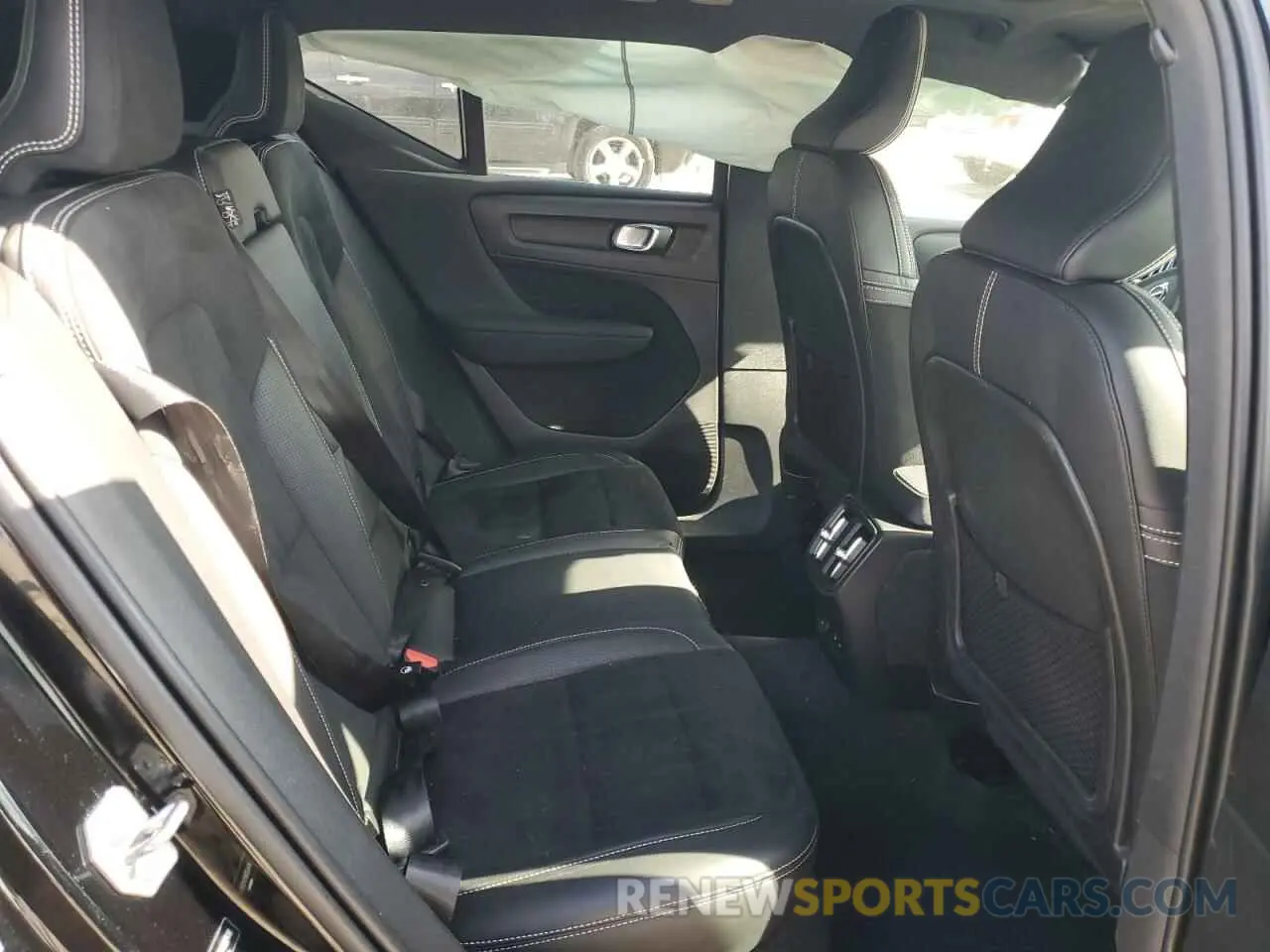 10 Photograph of a damaged car YV4ED3UR2M2567418 VOLVO XC40 2021
