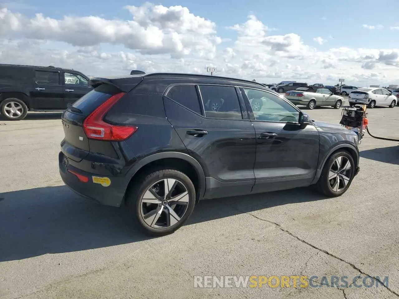 3 Photograph of a damaged car YV4ED3UR2M2567418 VOLVO XC40 2021
