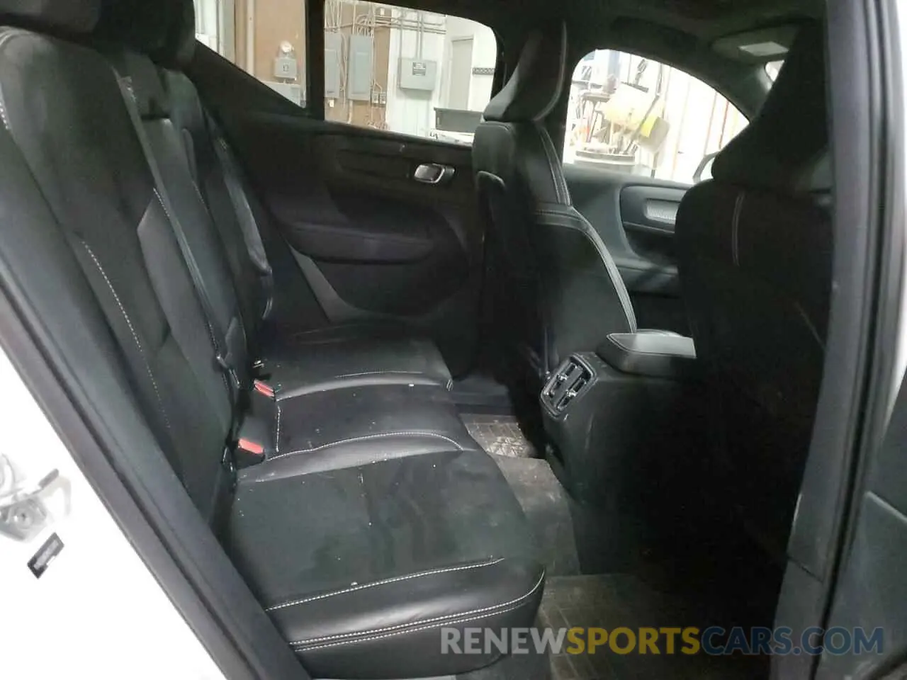 11 Photograph of a damaged car YV4ED3UR3M2533813 VOLVO XC40 2021