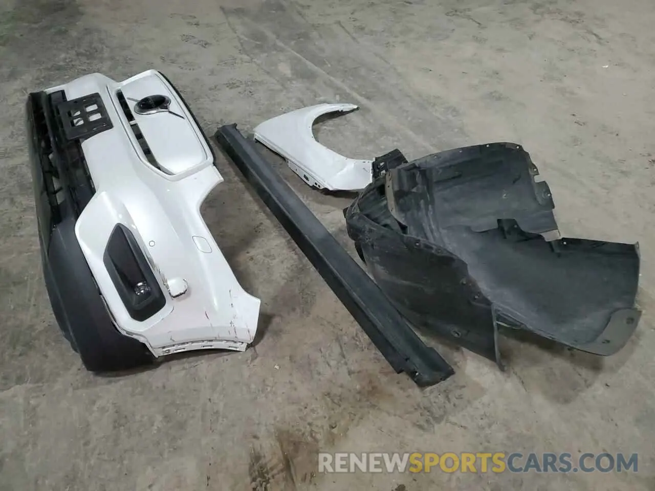 13 Photograph of a damaged car YV4ED3UR3M2533813 VOLVO XC40 2021