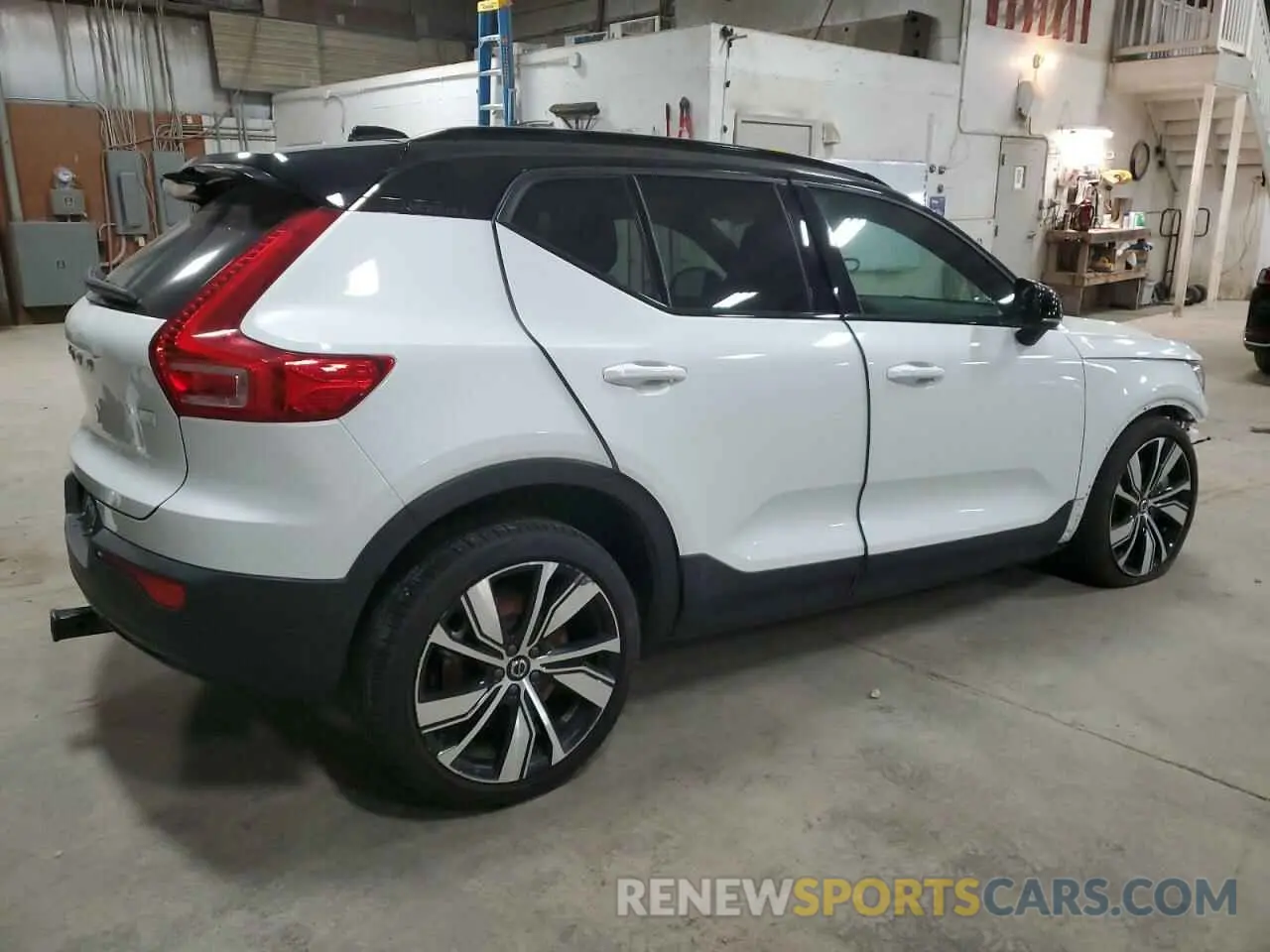3 Photograph of a damaged car YV4ED3UR3M2533813 VOLVO XC40 2021