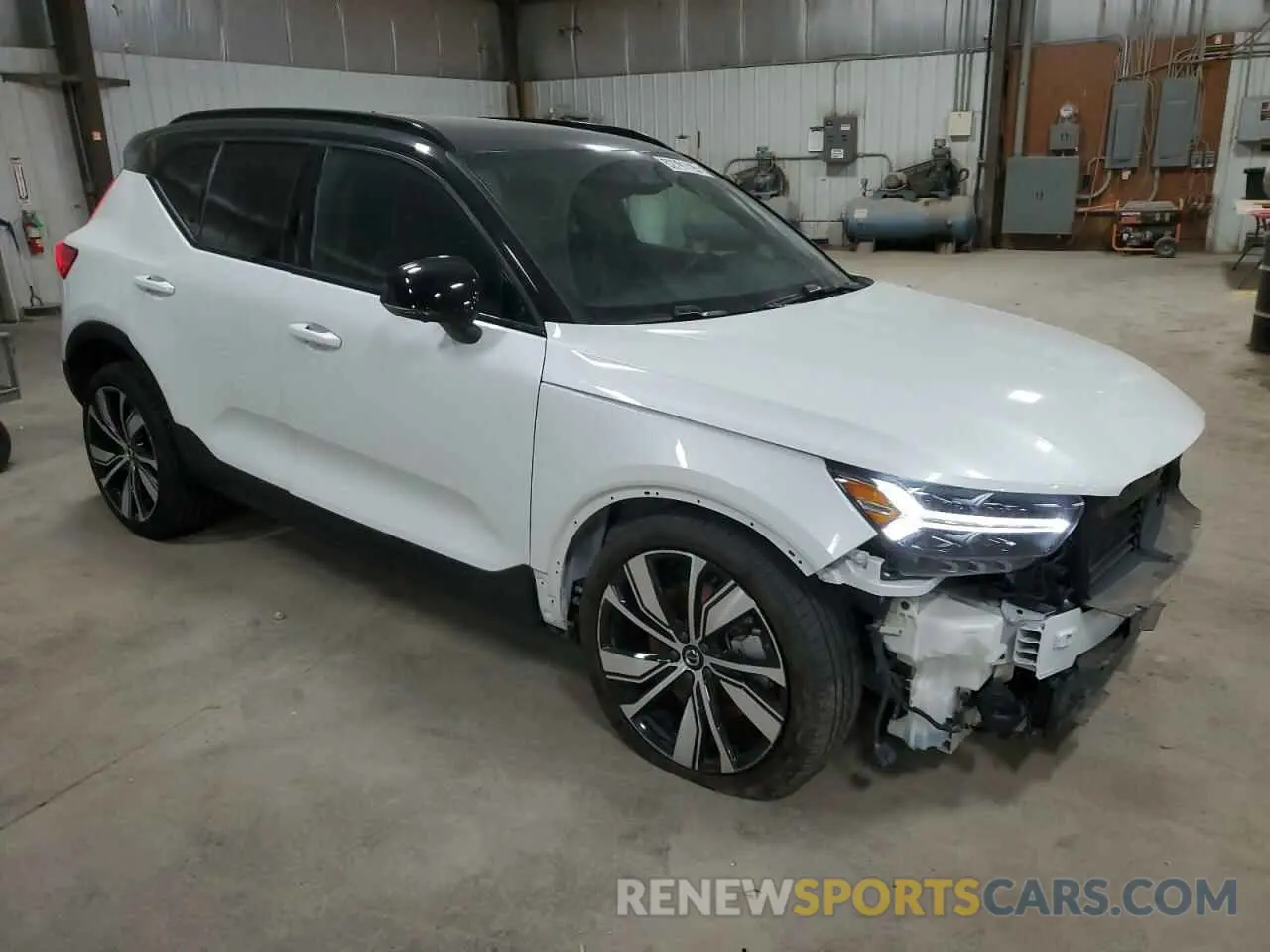 4 Photograph of a damaged car YV4ED3UR3M2533813 VOLVO XC40 2021