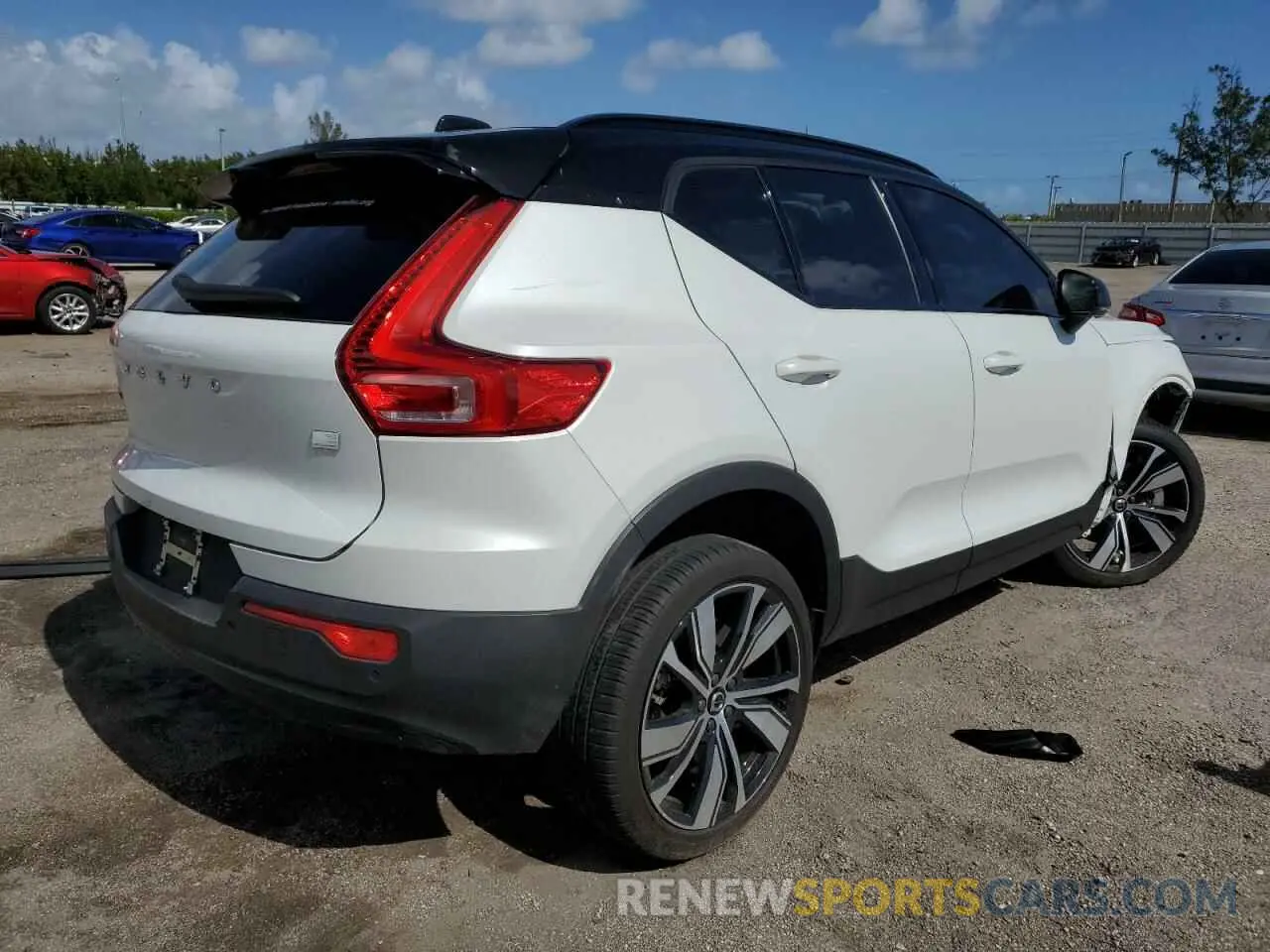 4 Фотография поврежденного автомобиля YV4ED3UR8M2528901 VOLVO XC40 2021