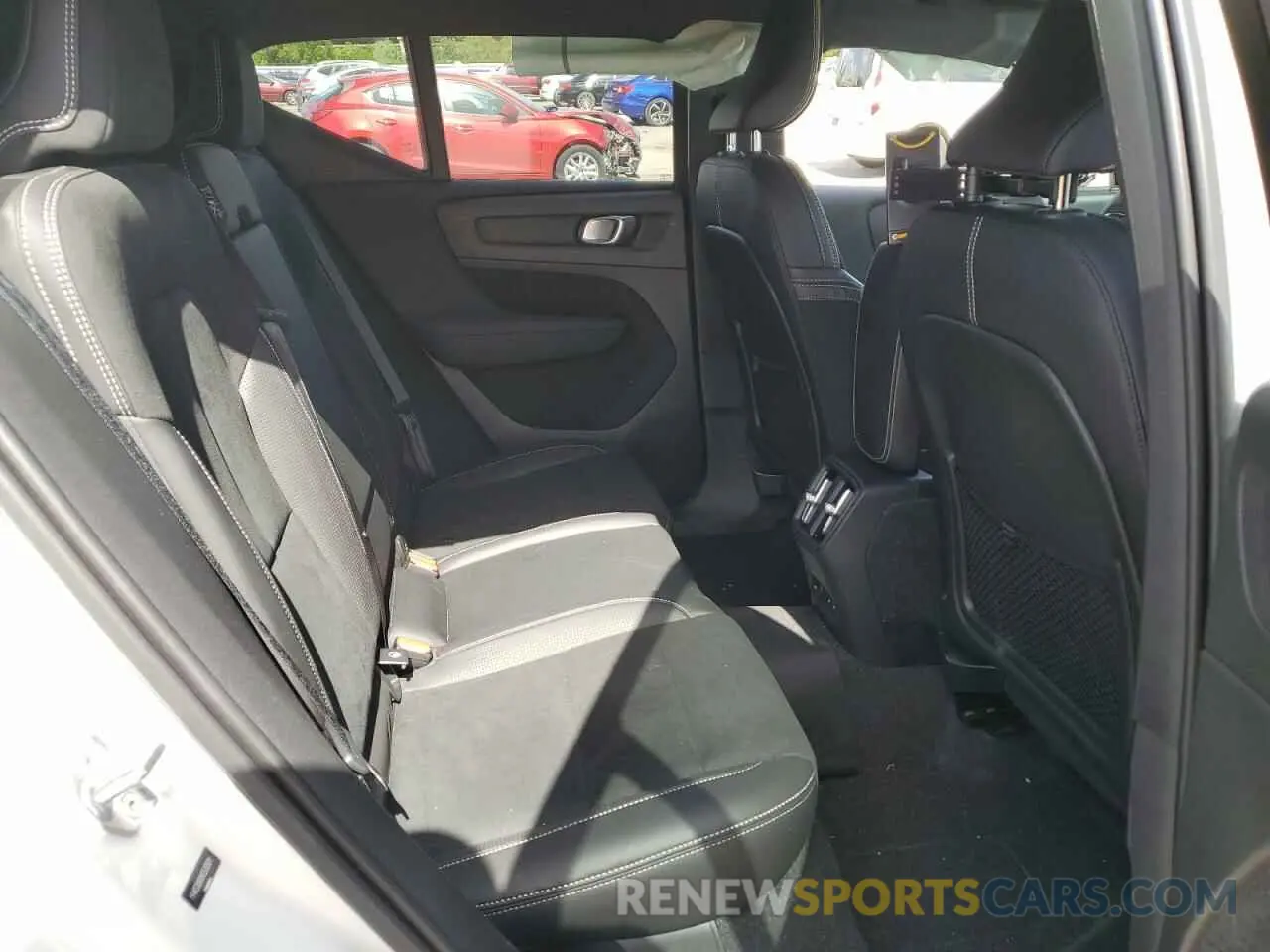 6 Фотография поврежденного автомобиля YV4ED3UR8M2528901 VOLVO XC40 2021