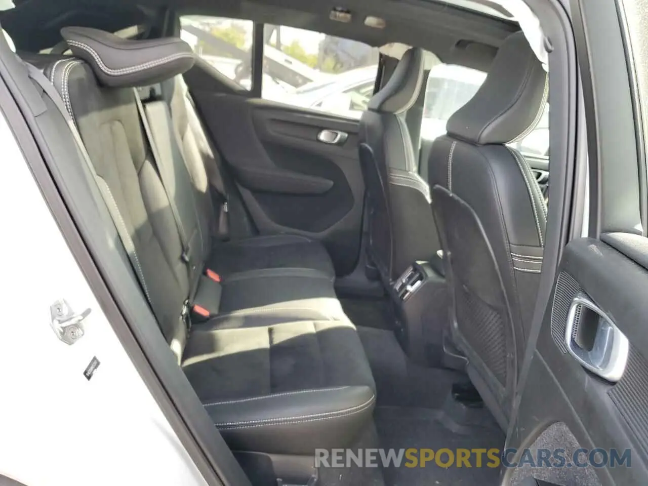 11 Photograph of a damaged car YV4ED3UR8M2572347 VOLVO XC40 2021