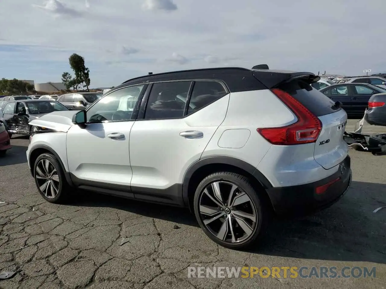 2 Photograph of a damaged car YV4ED3UR8M2572347 VOLVO XC40 2021