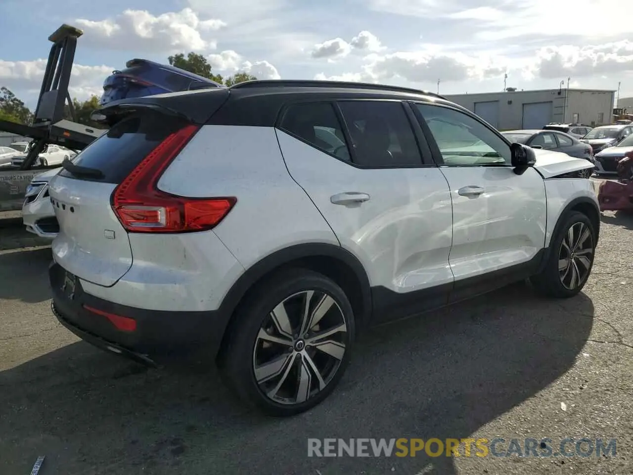 3 Photograph of a damaged car YV4ED3UR8M2572347 VOLVO XC40 2021