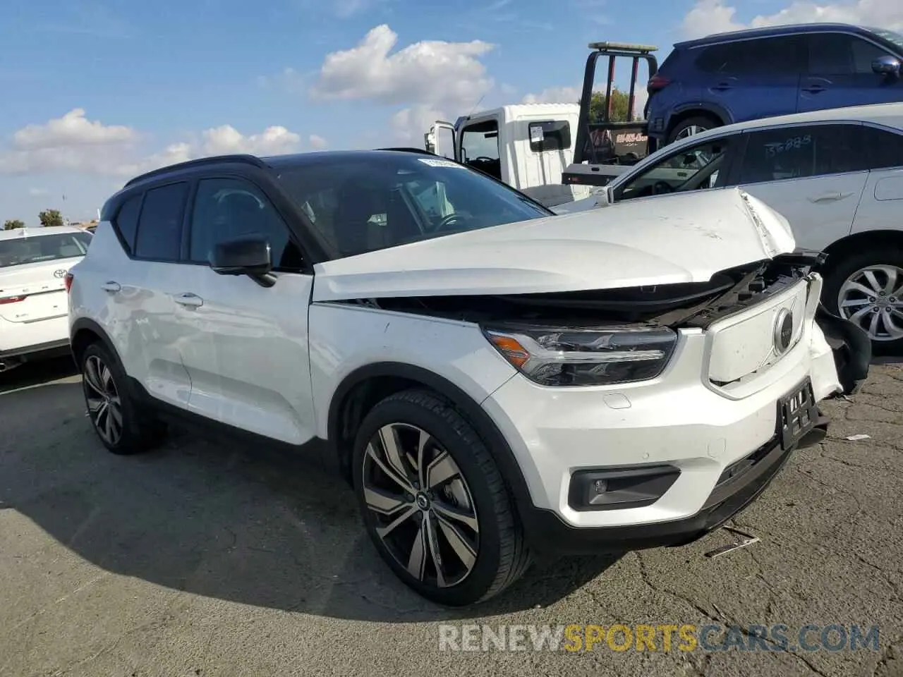 4 Photograph of a damaged car YV4ED3UR8M2572347 VOLVO XC40 2021