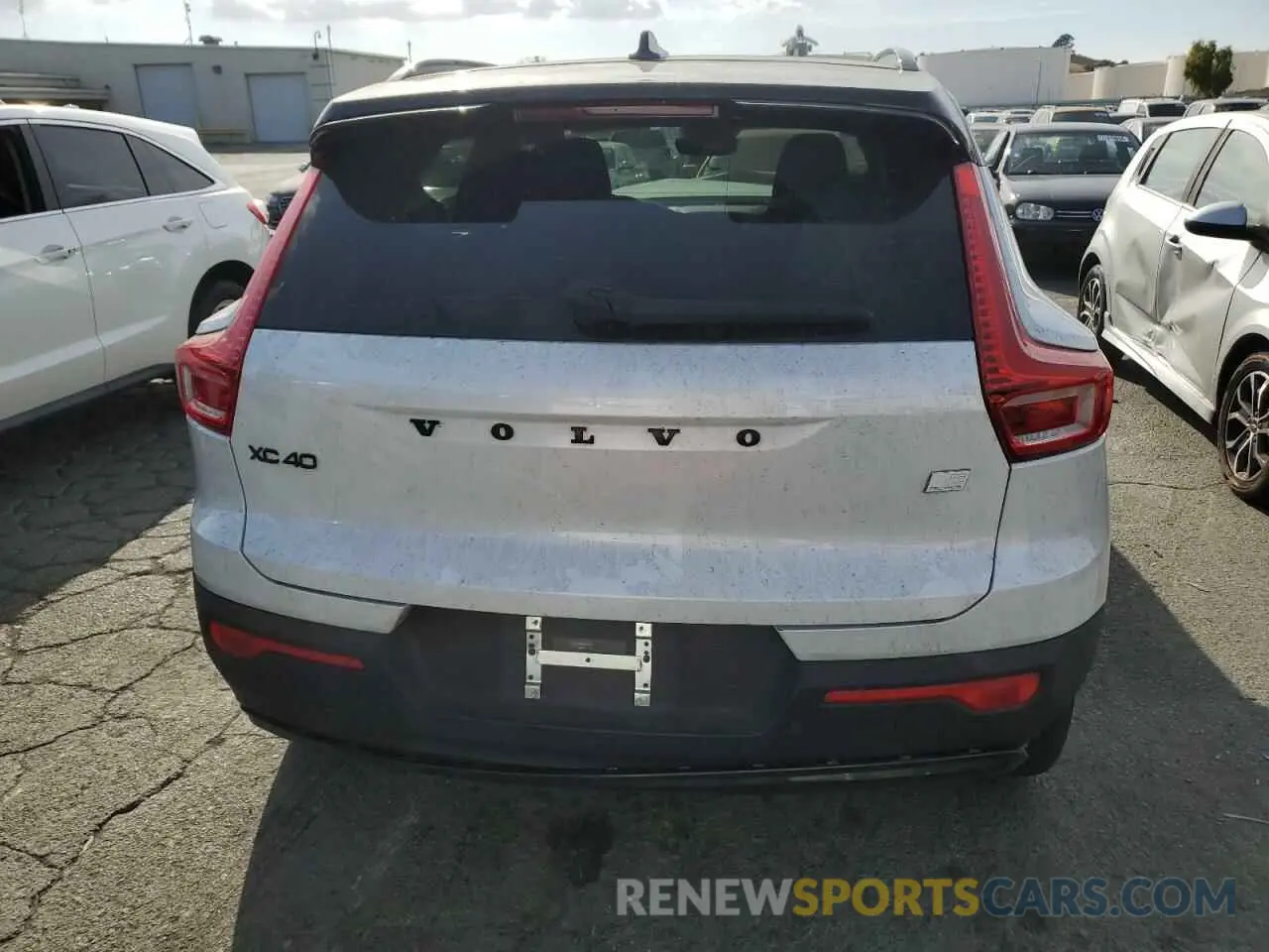 6 Photograph of a damaged car YV4ED3UR8M2572347 VOLVO XC40 2021