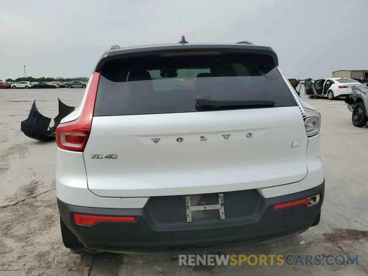 6 Photograph of a damaged car YV4ED3UR8M2611762 VOLVO XC40 2021