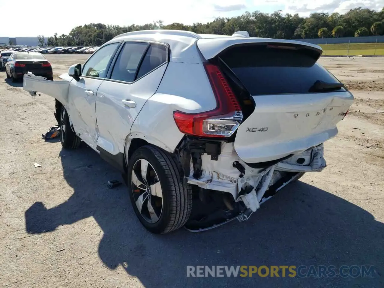 3 Photograph of a damaged car YV4162UK0N2652698 VOLVO XC40 2022