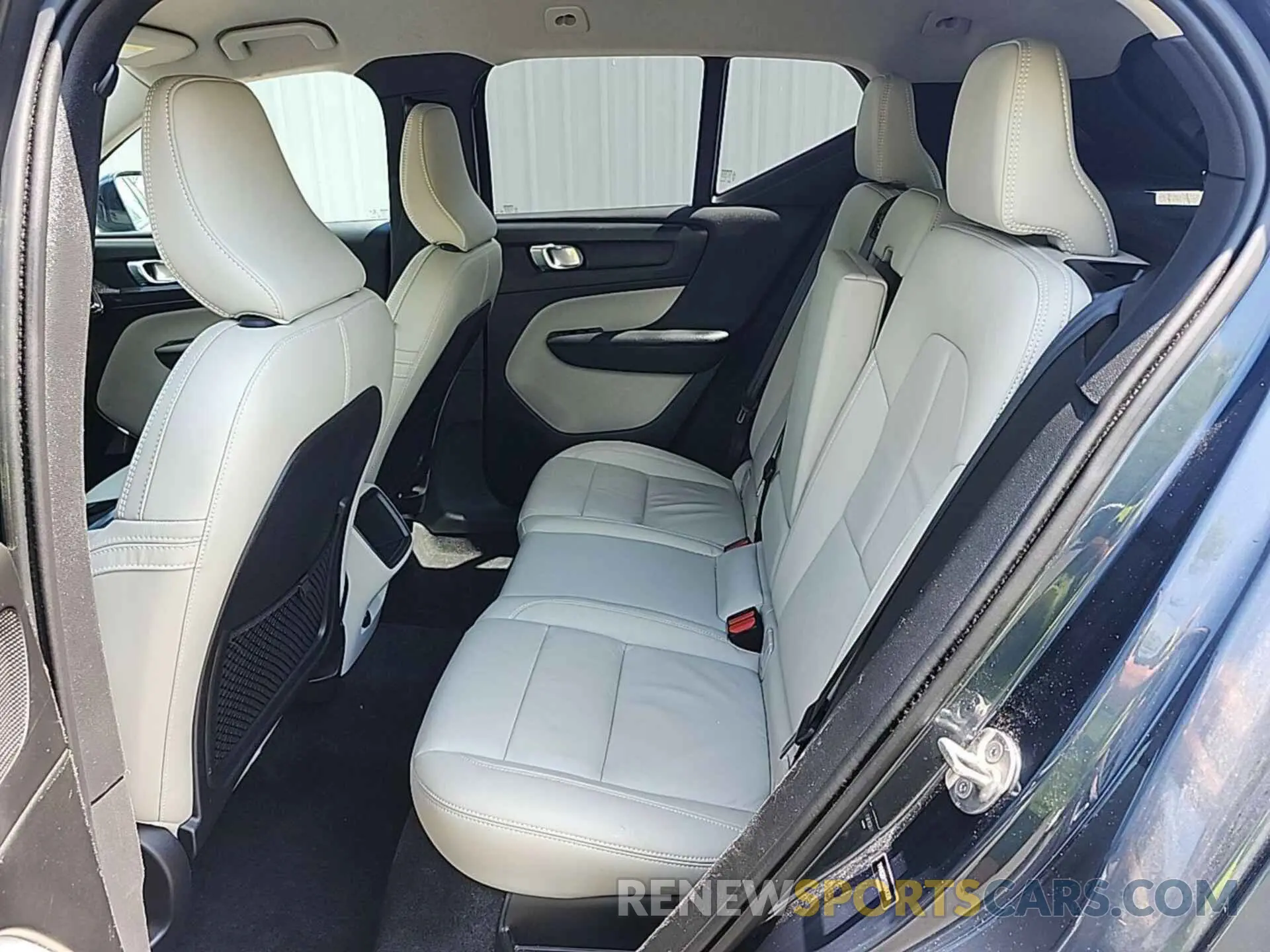 18 Фотография поврежденного автомобиля YV4162UK1N2764359 VOLVO XC40 2022