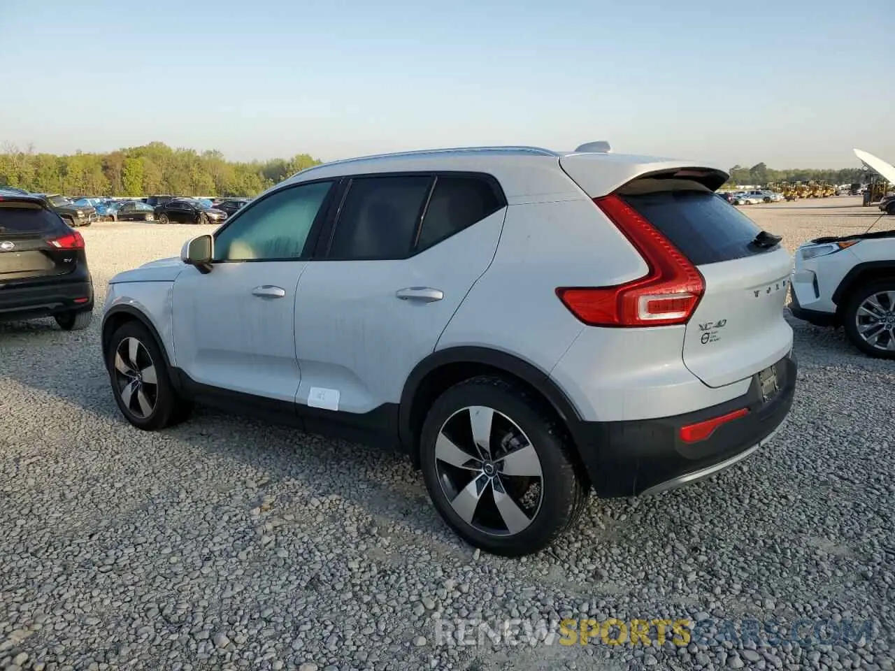 2 Photograph of a damaged car YV4162UK3N2755663 VOLVO XC40 2022