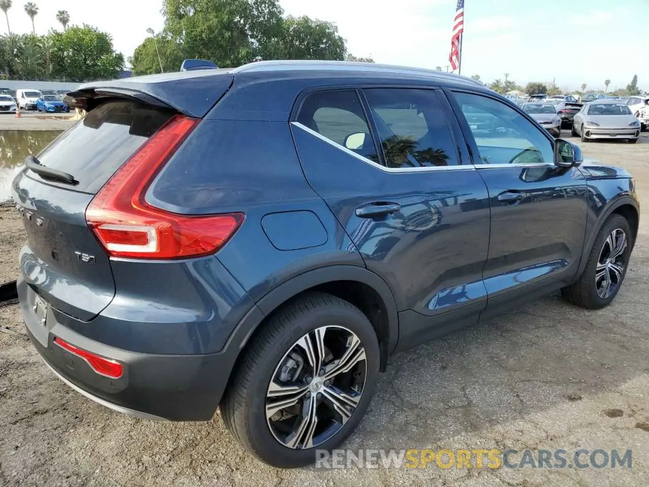 3 Photograph of a damaged car YV4162UL0N2787155 VOLVO XC40 2022