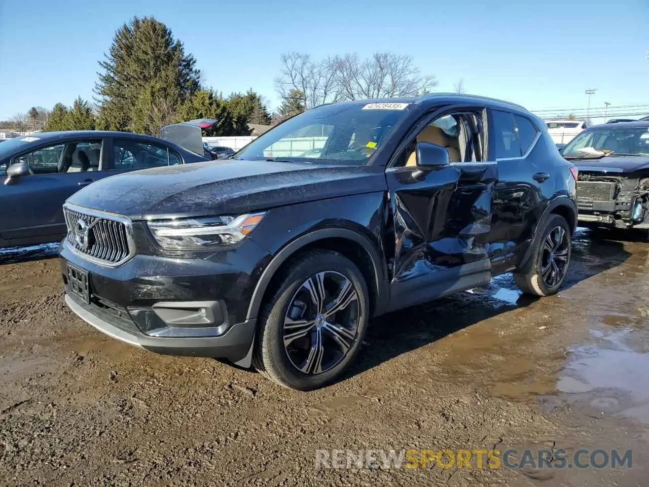 1 Photograph of a damaged car YV4162UL3N2776778 VOLVO XC40 2022