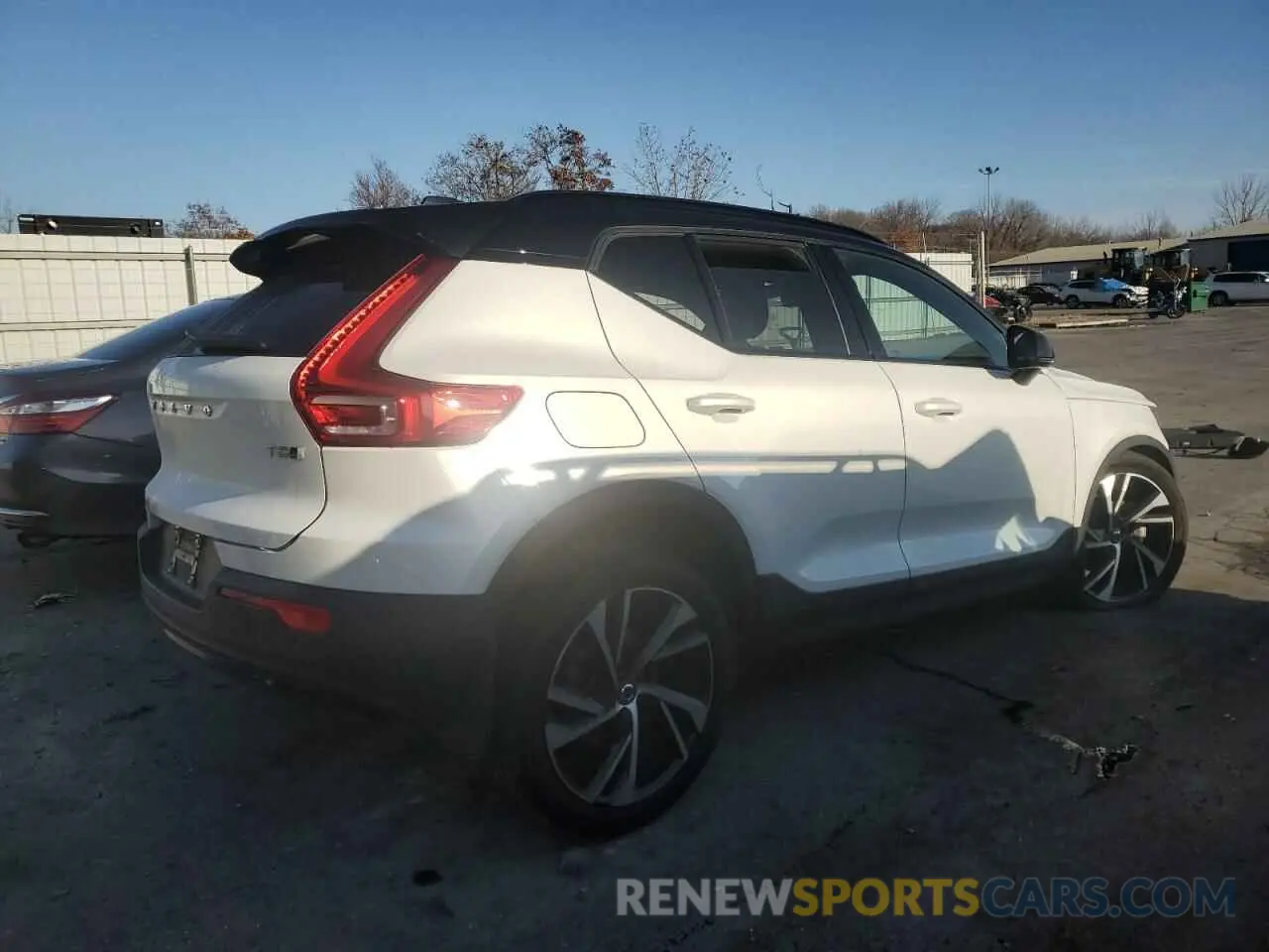 3 Фотография поврежденного автомобиля YV4162UM0N2725201 VOLVO XC40 2022