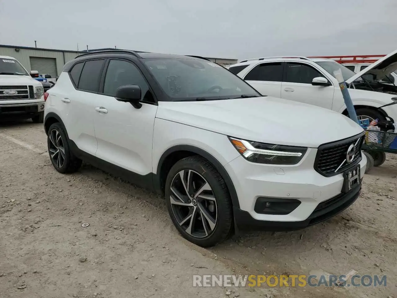 4 Photograph of a damaged car YV4162UM1N2648449 VOLVO XC40 2022
