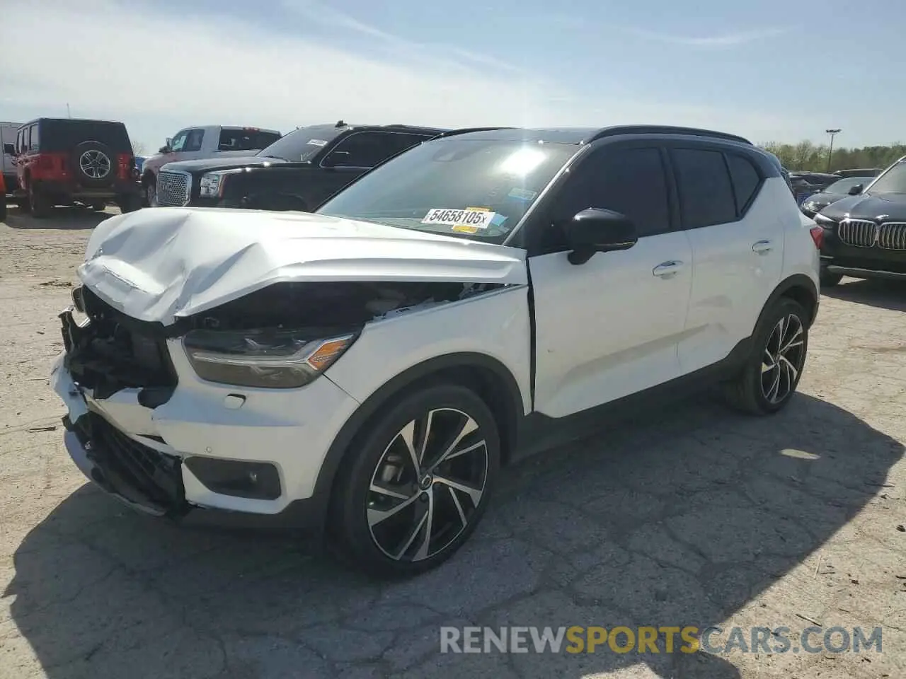 1 Photograph of a damaged car YV4162UM8N2694604 VOLVO XC40 2022