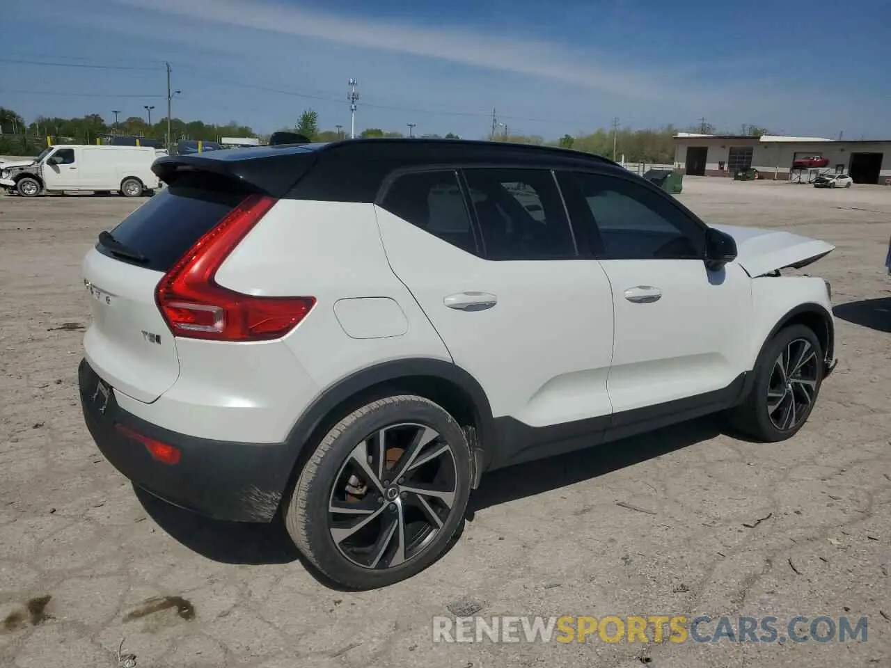 3 Photograph of a damaged car YV4162UM8N2694604 VOLVO XC40 2022