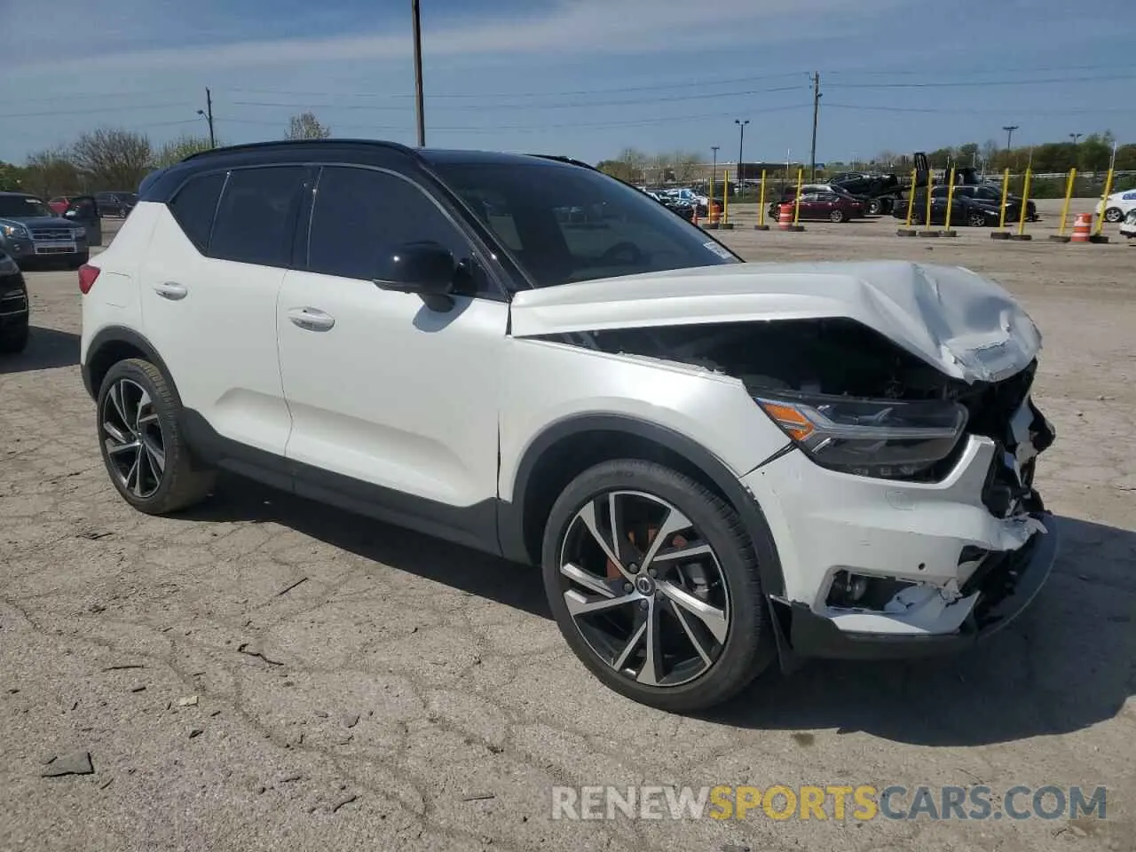 4 Photograph of a damaged car YV4162UM8N2694604 VOLVO XC40 2022