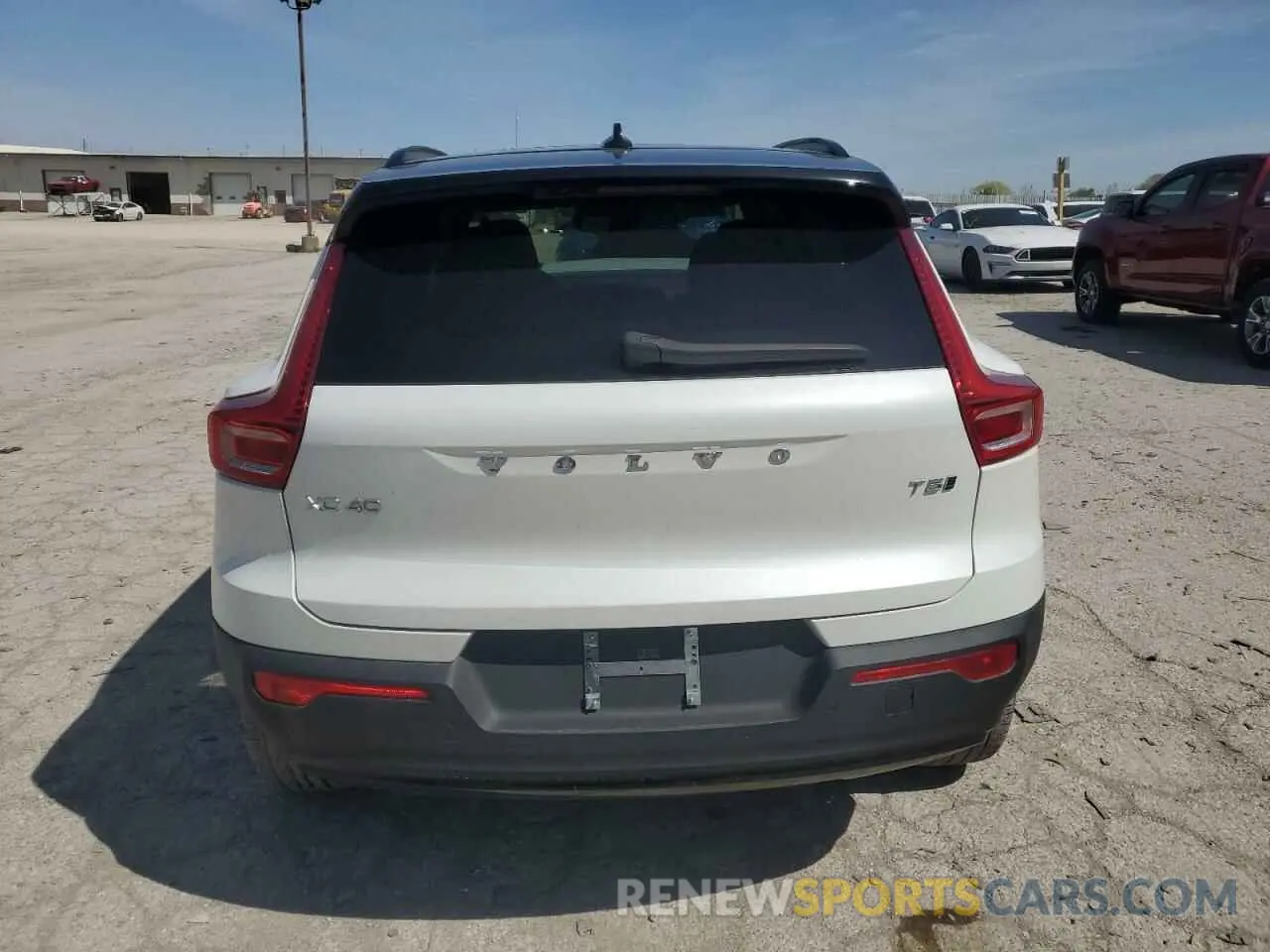 6 Photograph of a damaged car YV4162UM8N2694604 VOLVO XC40 2022
