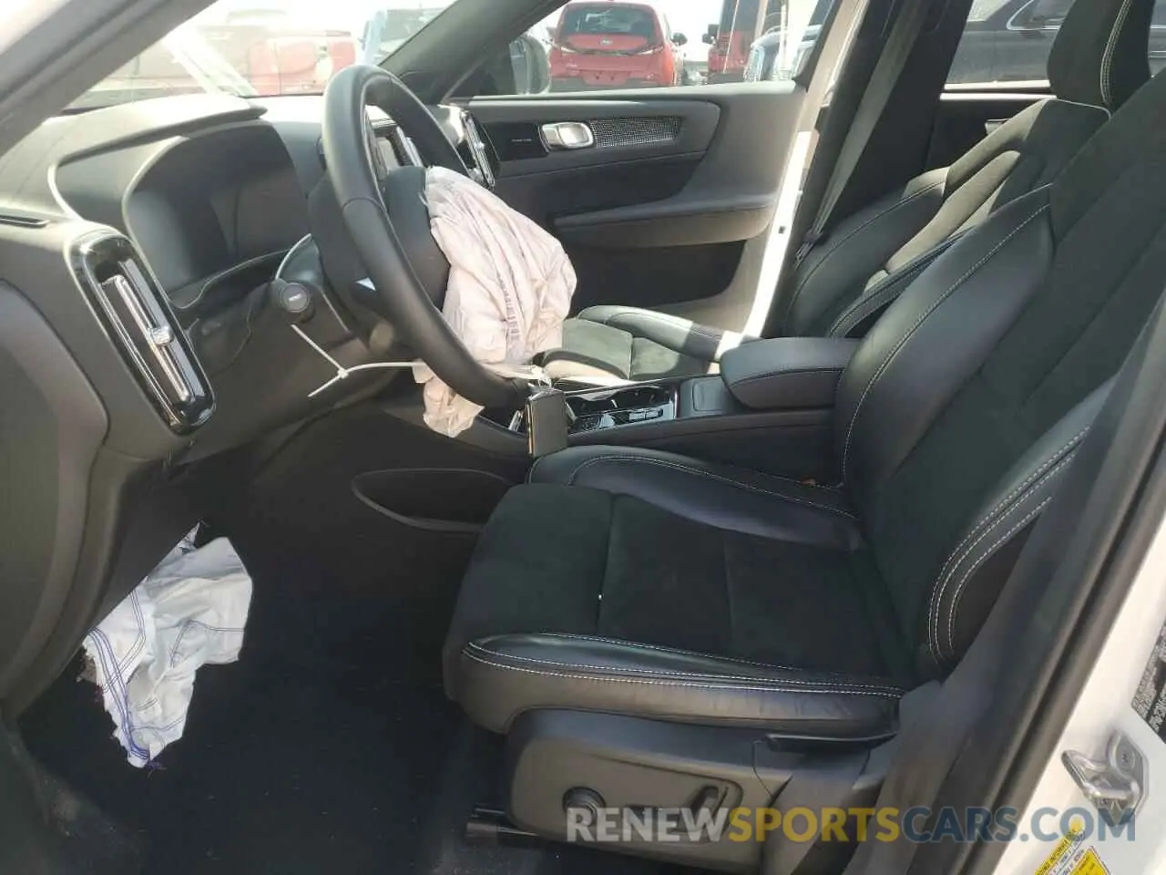 7 Photograph of a damaged car YV4162UM8N2694604 VOLVO XC40 2022