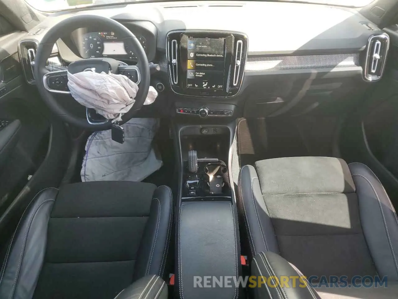 8 Photograph of a damaged car YV4162UM8N2694604 VOLVO XC40 2022