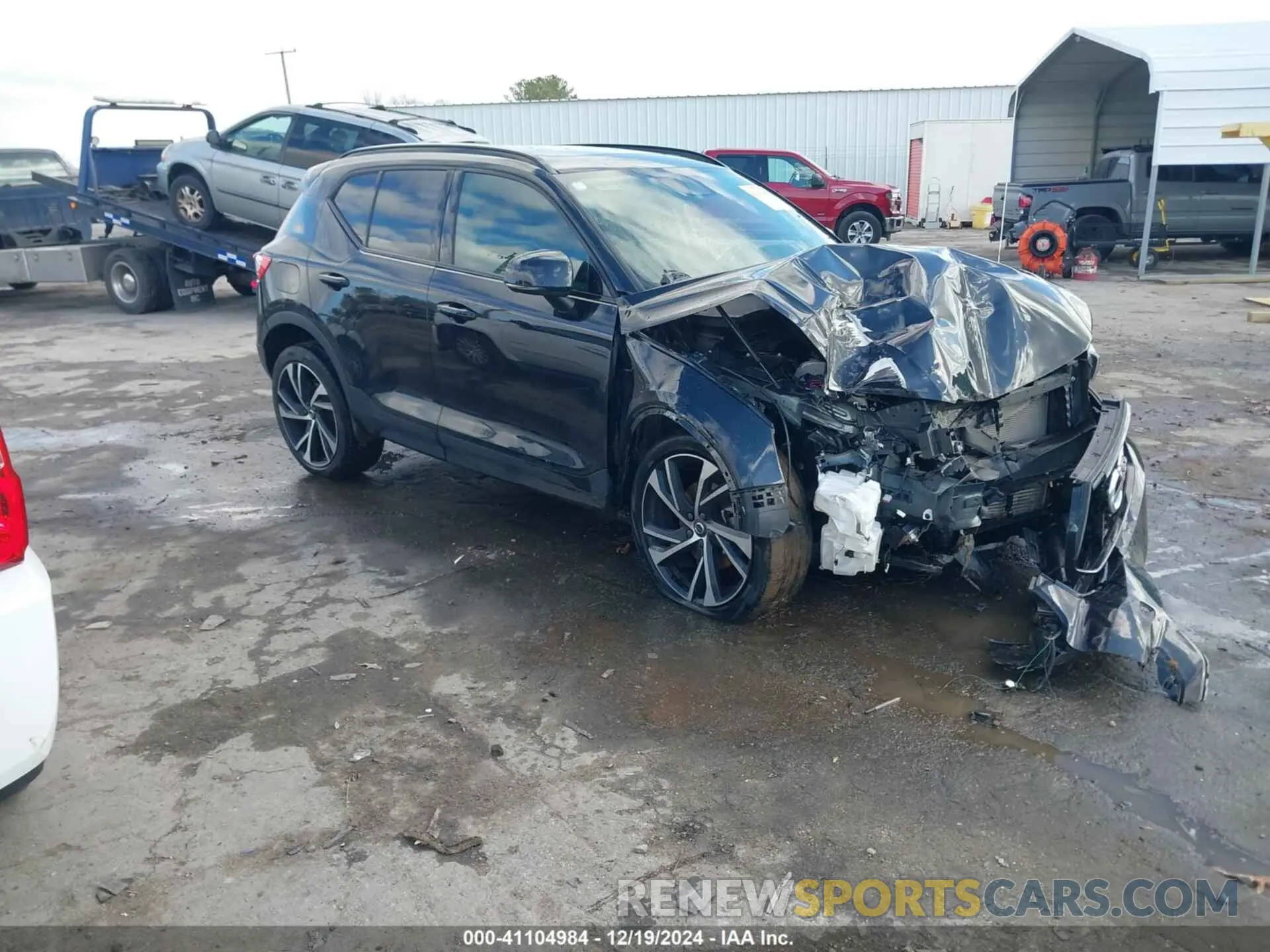 1 Фотография поврежденного автомобиля YV4162UMXN2649261 VOLVO XC40 2022