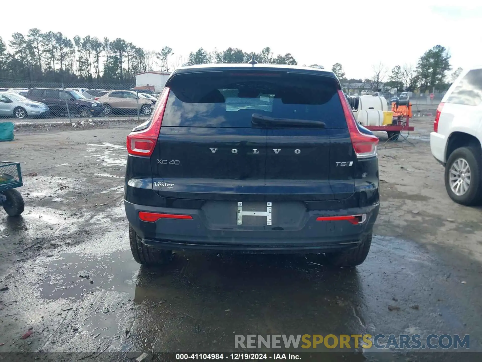 15 Фотография поврежденного автомобиля YV4162UMXN2649261 VOLVO XC40 2022