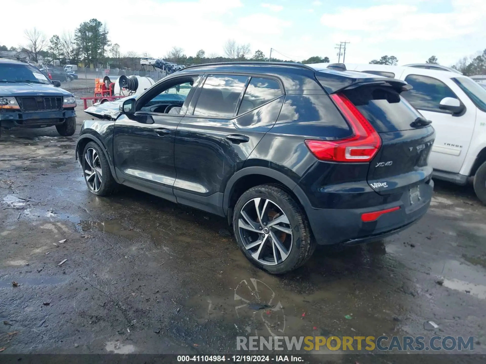 3 Фотография поврежденного автомобиля YV4162UMXN2649261 VOLVO XC40 2022