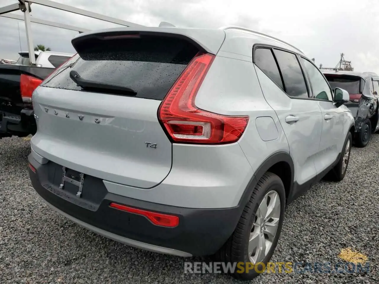 4 Photograph of a damaged car YV4AC2HK6N2790443 VOLVO XC40 2022