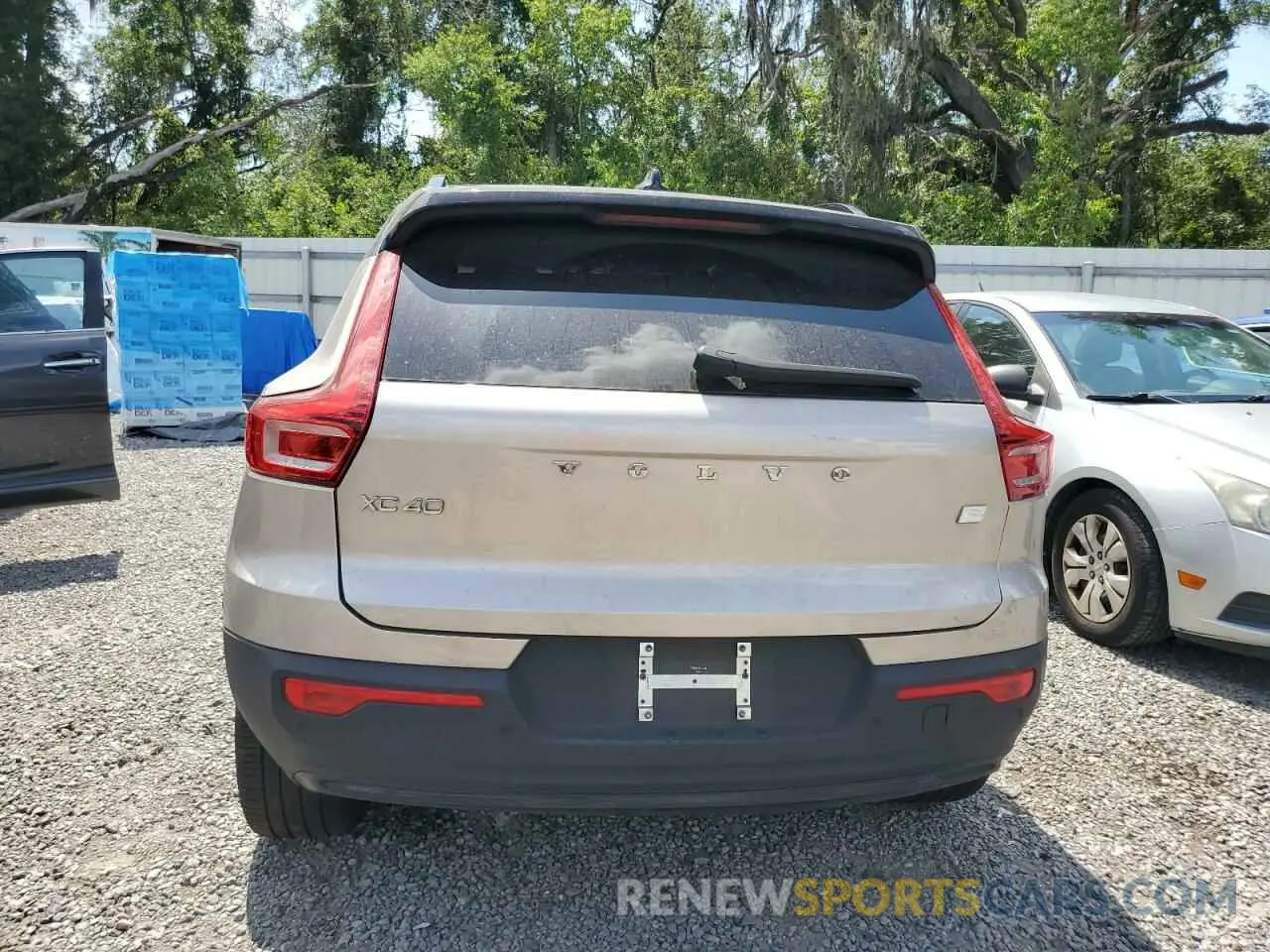 6 Photograph of a damaged car YV4ED3UM3P2013538 VOLVO XC40 2023