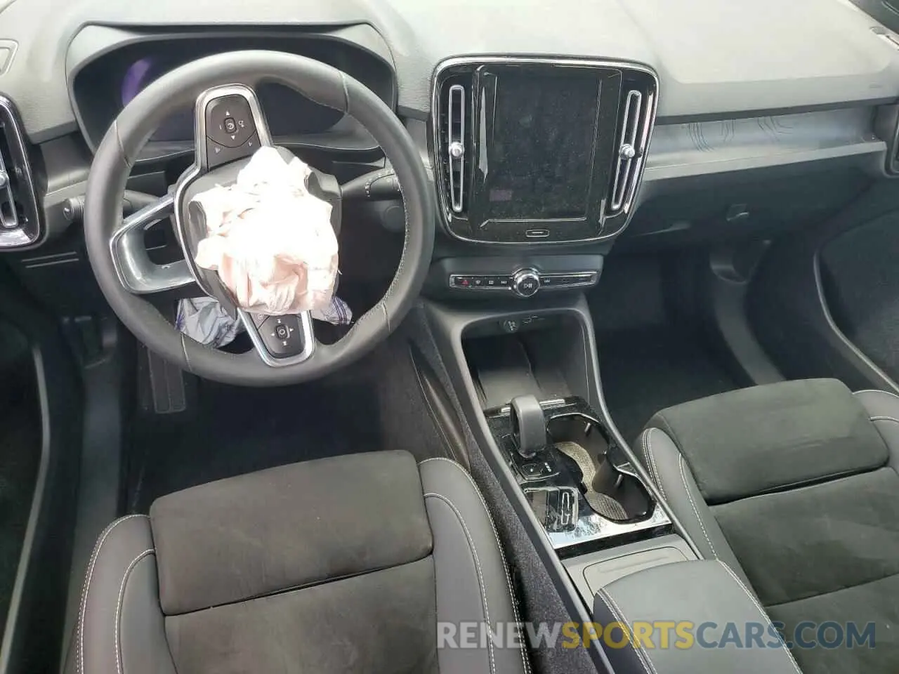 8 Photograph of a damaged car YV4ED3UM3P2013538 VOLVO XC40 2023