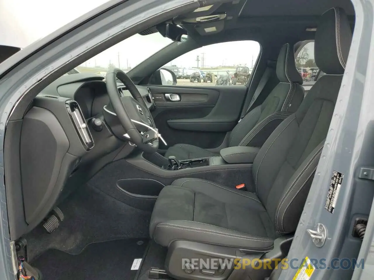 7 Фотография поврежденного автомобиля YV4ED3UM8P2961627 VOLVO XC40 2023