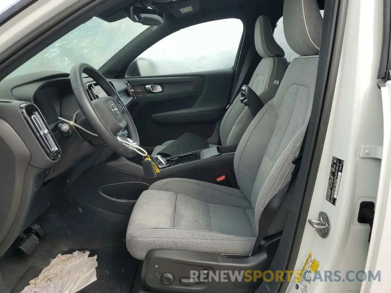 7 Photograph of a damaged car YV4ED3UM9P2982888 VOLVO XC40 2023
