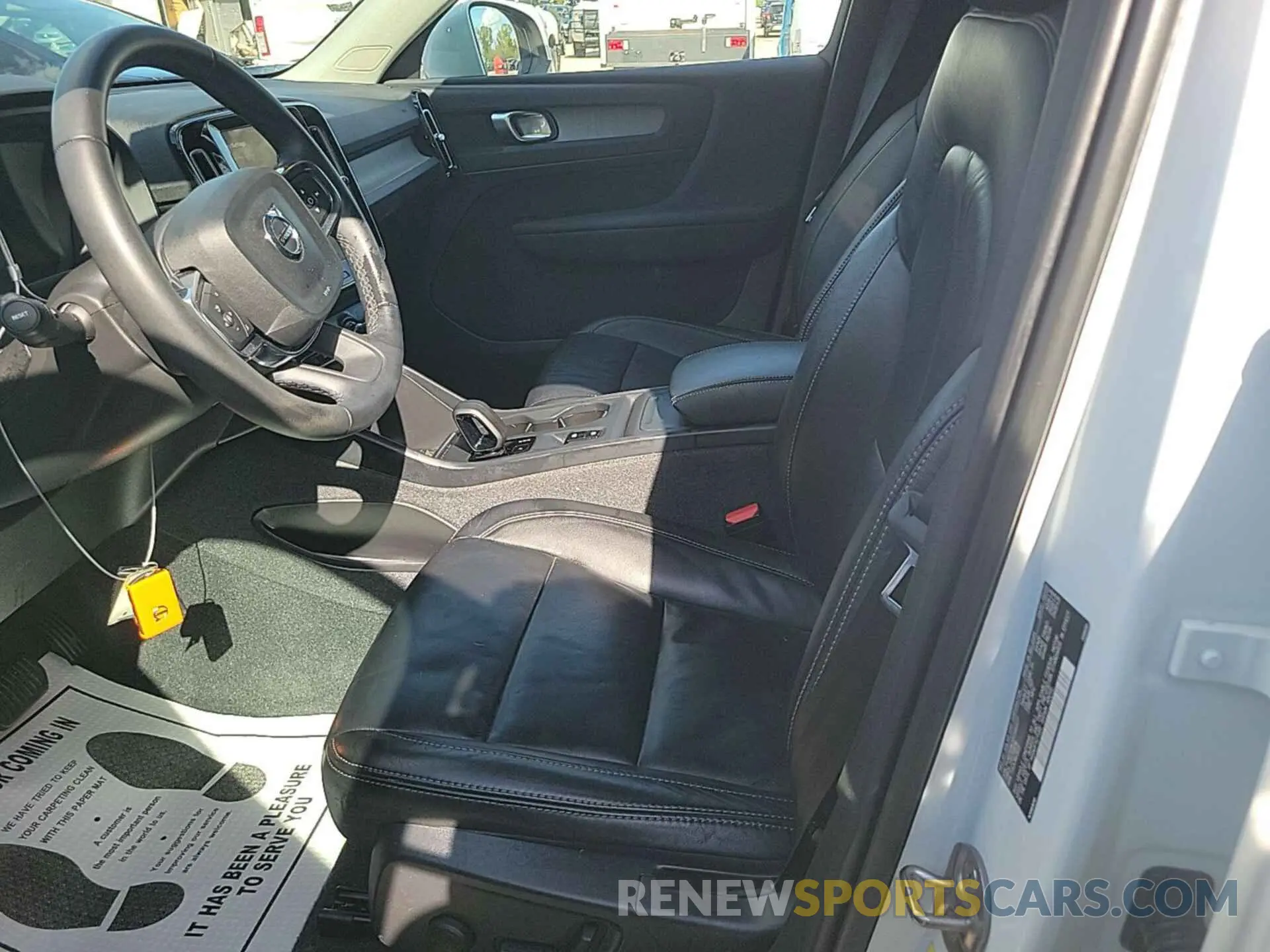 16 Photograph of a damaged car YV4K92HKXP2060377 VOLVO XC40 2023