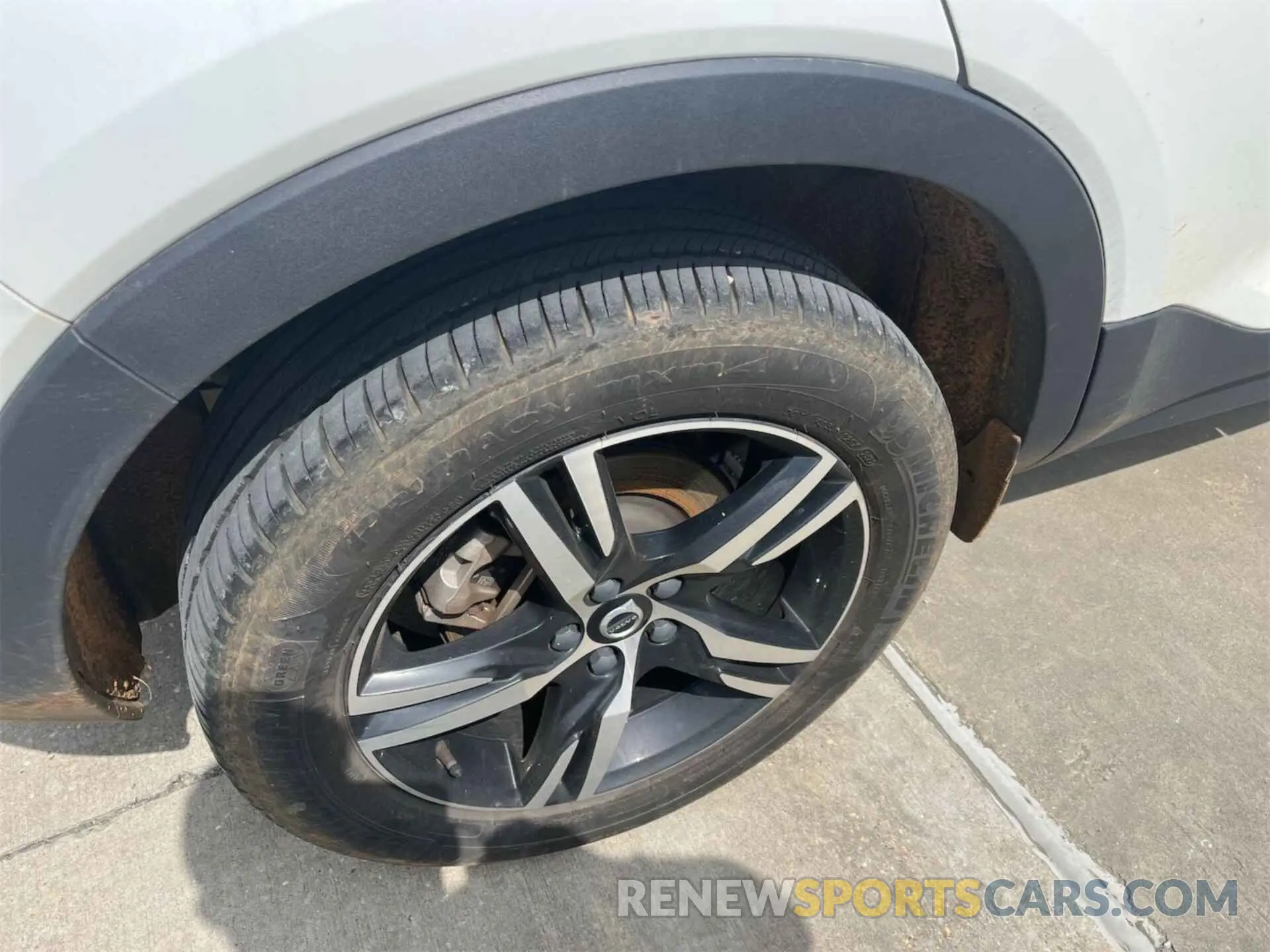 17 Photograph of a damaged car YV4K92HKXP2060377 VOLVO XC40 2023