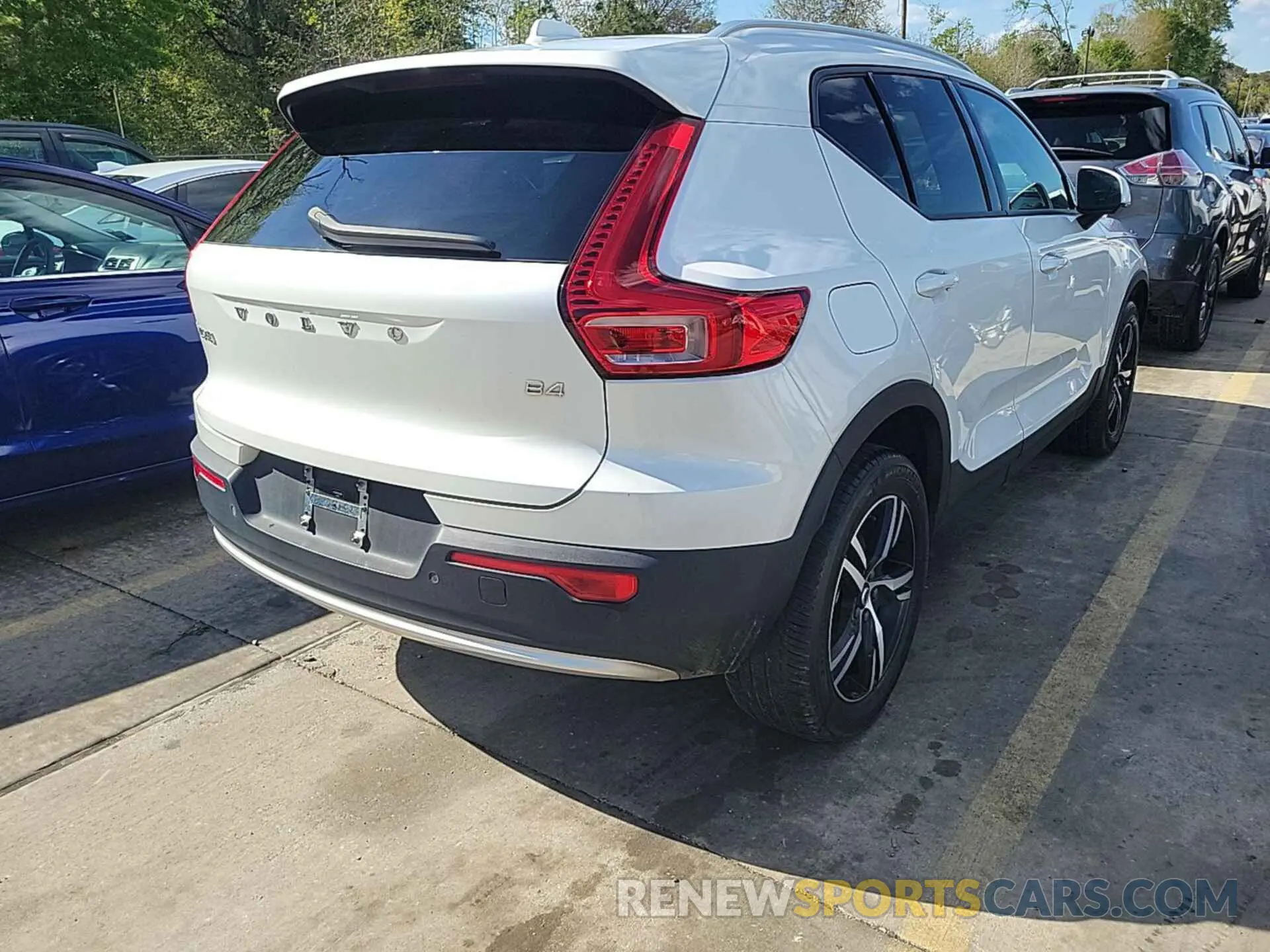 21 Photograph of a damaged car YV4K92HKXP2060377 VOLVO XC40 2023